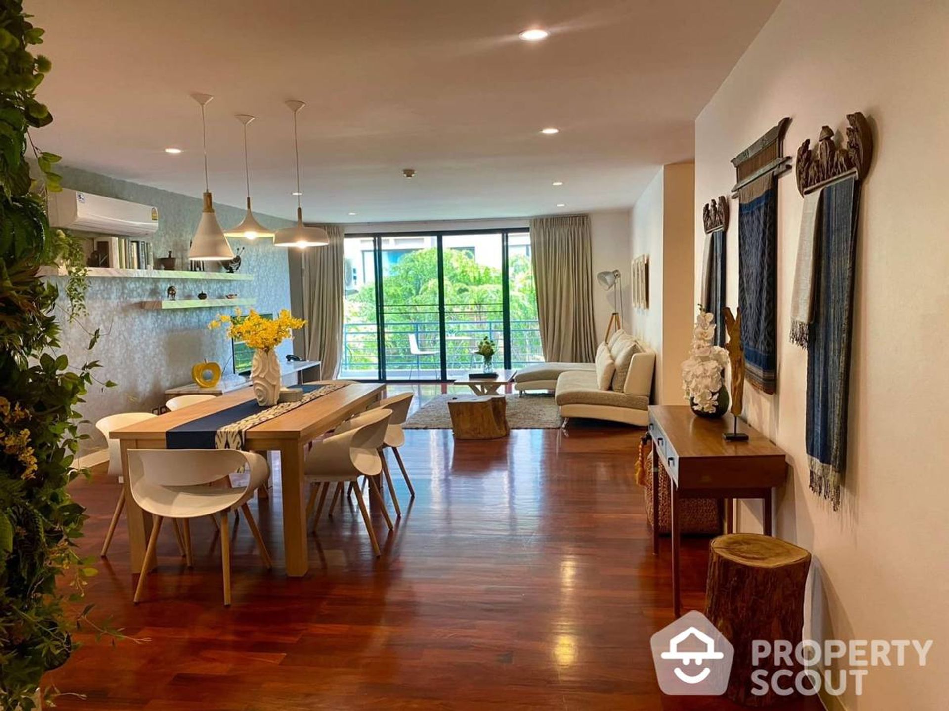 Condominium in Pathum Wan, Krung Thep Maha Nakhon 12824224