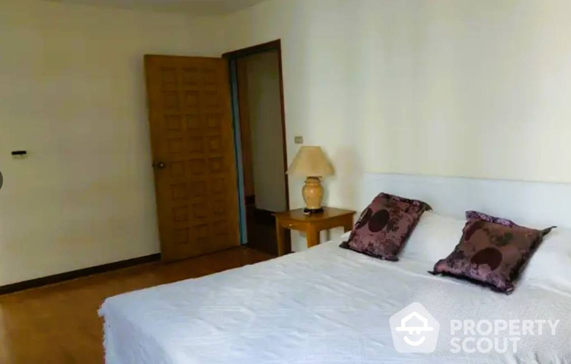 Condominium in Pathum Wan, Krung Thep Maha Nakhon 12824227