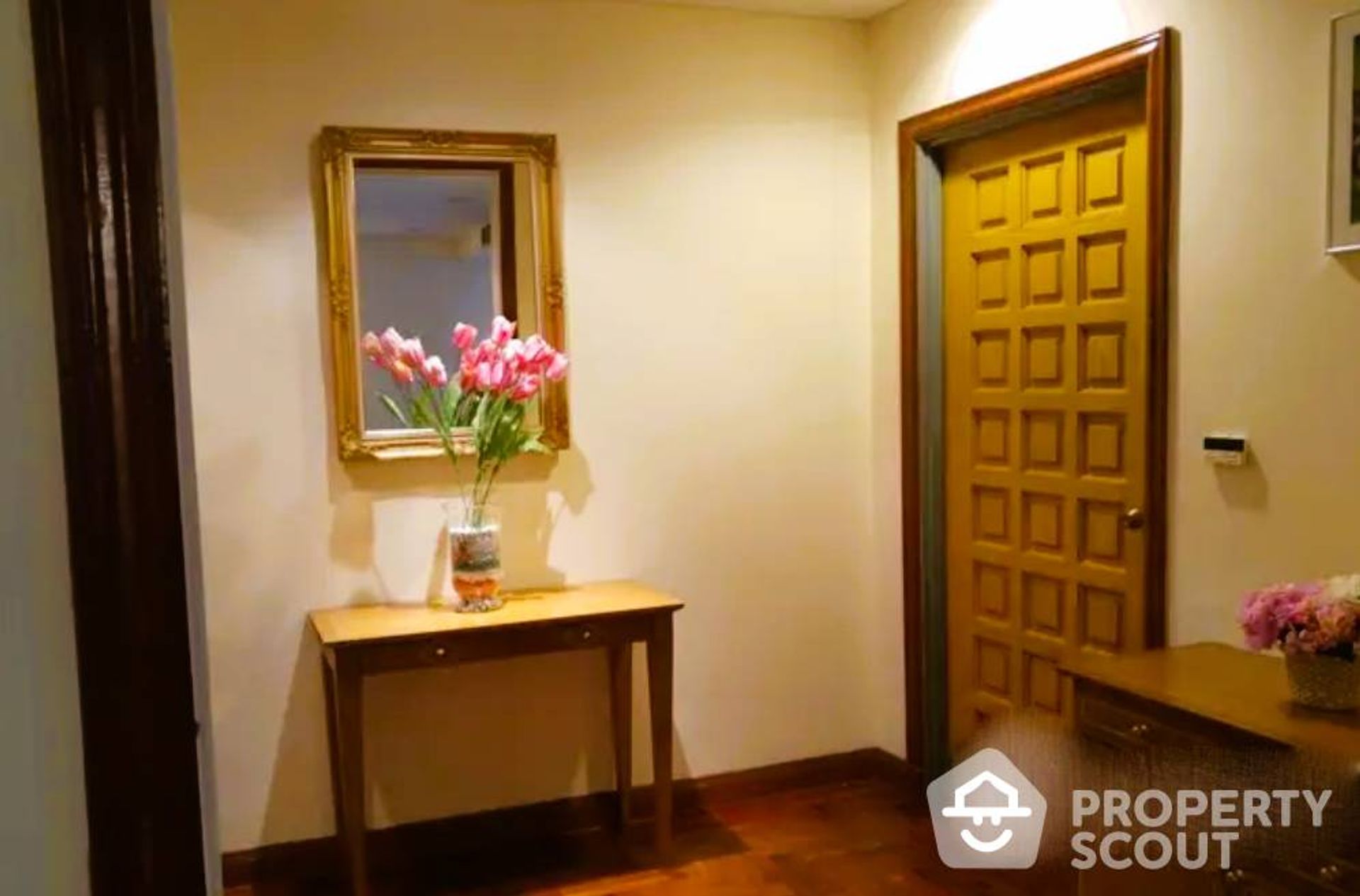 Condominium in Pathum Wan, Krung Thep Maha Nakhon 12824227