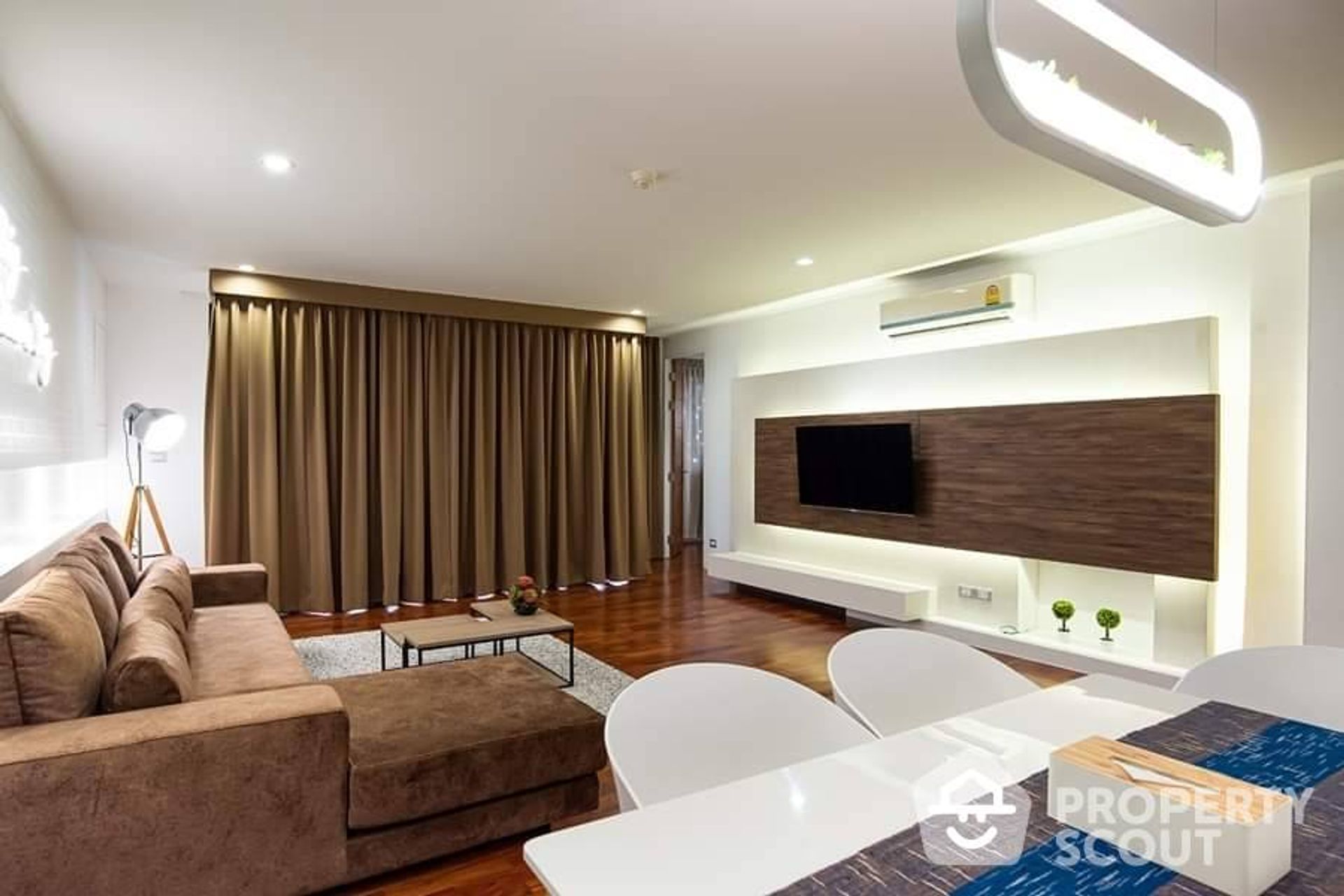 Condominium in Pathum Wan, Krung Thep Maha Nakhon 12824228