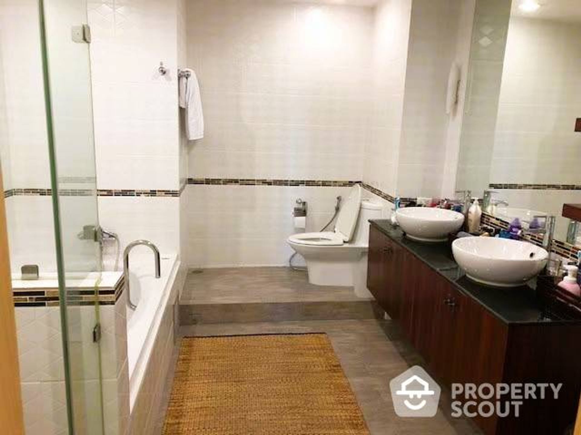 Condominium dans Khlong Toei, Krung Thep Maha Nakhon 12824244