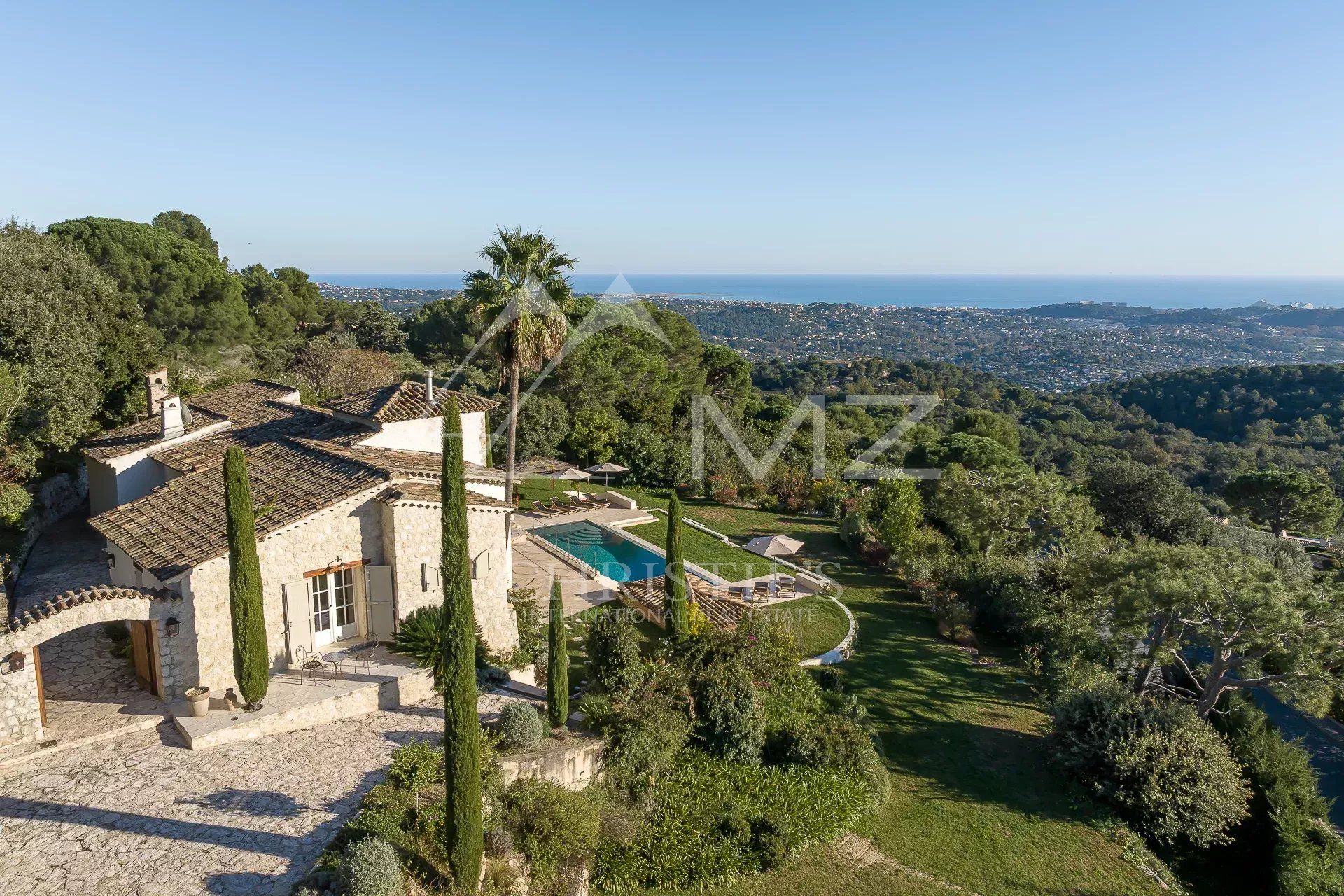 Residenziale nel La Colle-sur-Loup, Alpes-Maritimes 12824467