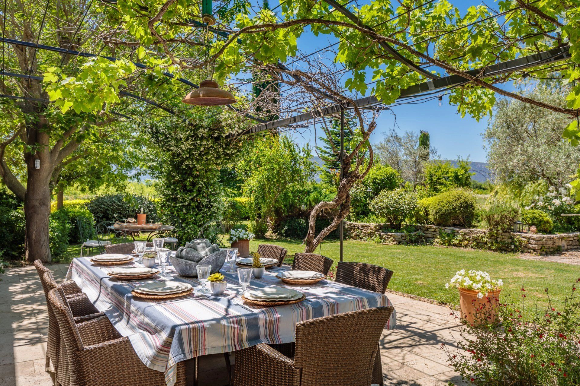 سكني في Cabrières-d'Avignon, Vaucluse 12824468