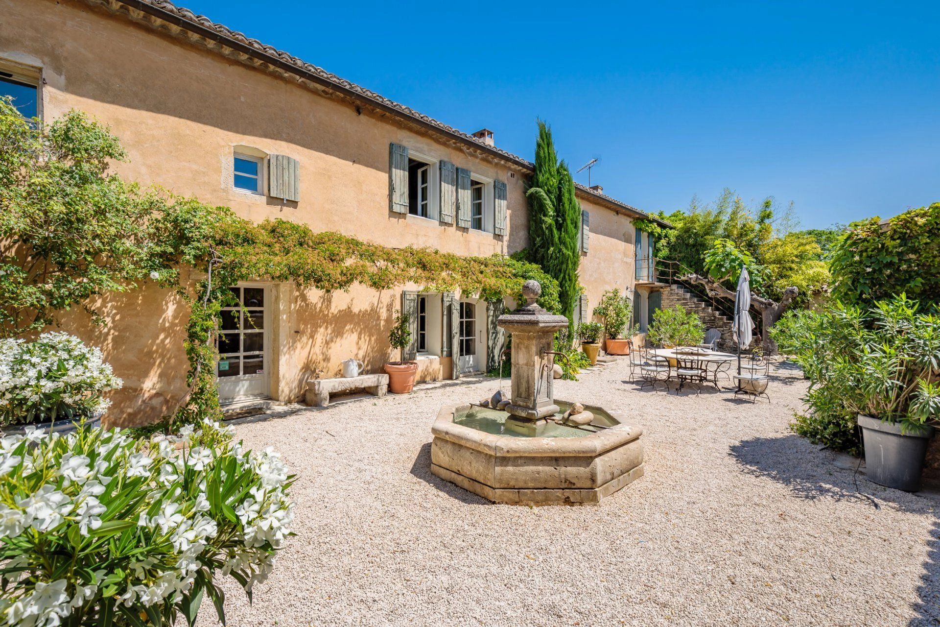 سكني في Cabrières-d'Avignon, Vaucluse 12824468