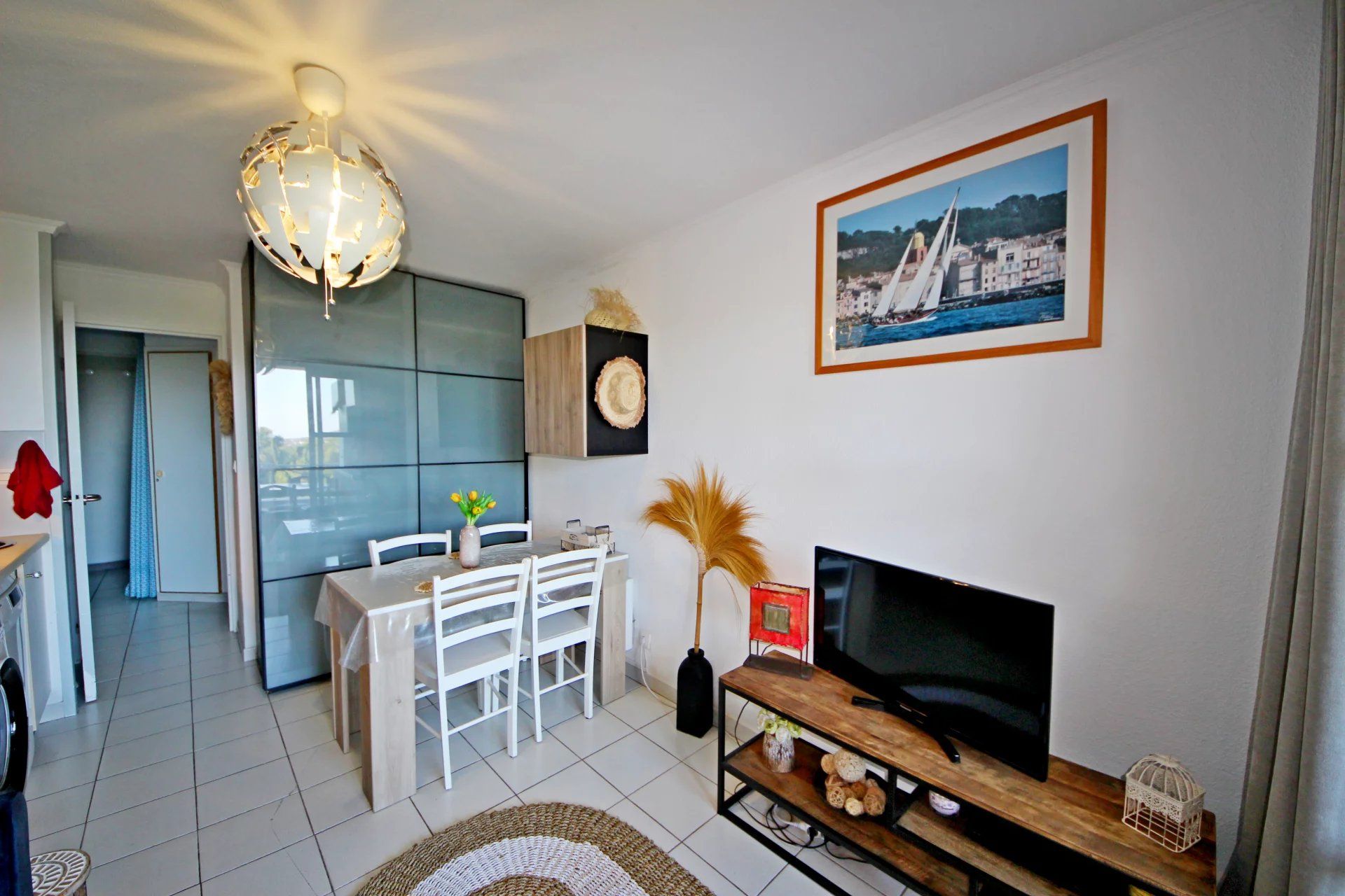 Condominium in Agay, Provence-Alpes-Cote d'Azur 12824498