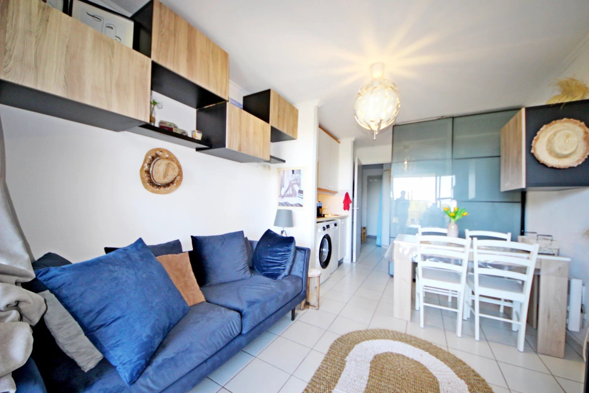 Condominium in Agay, Provence-Alpes-Cote d'Azur 12824498