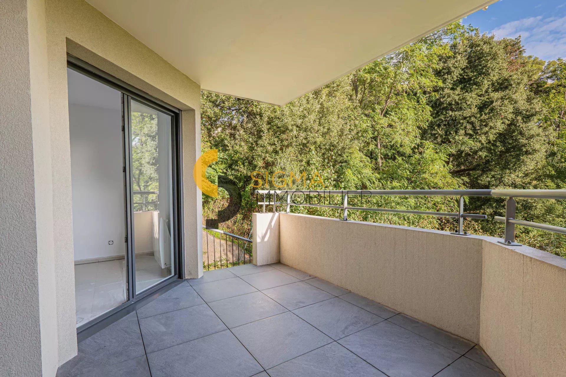 Condominium in Saint-Laurent-du-Var, Provence-Alpes-Cote d'Azur 12824519