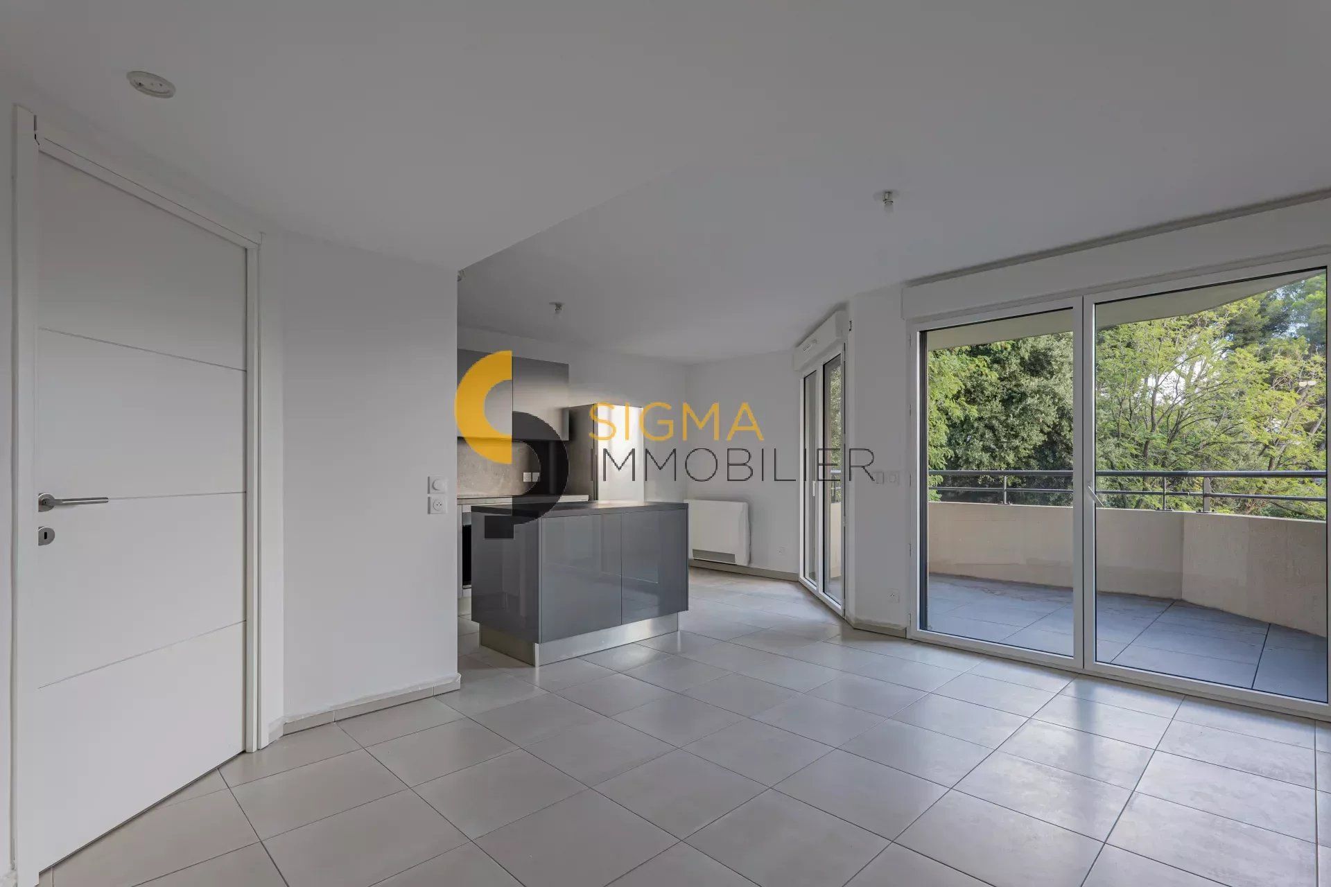 Condominium in Saint-Laurent-du-Var, Provence-Alpes-Cote d'Azur 12824519