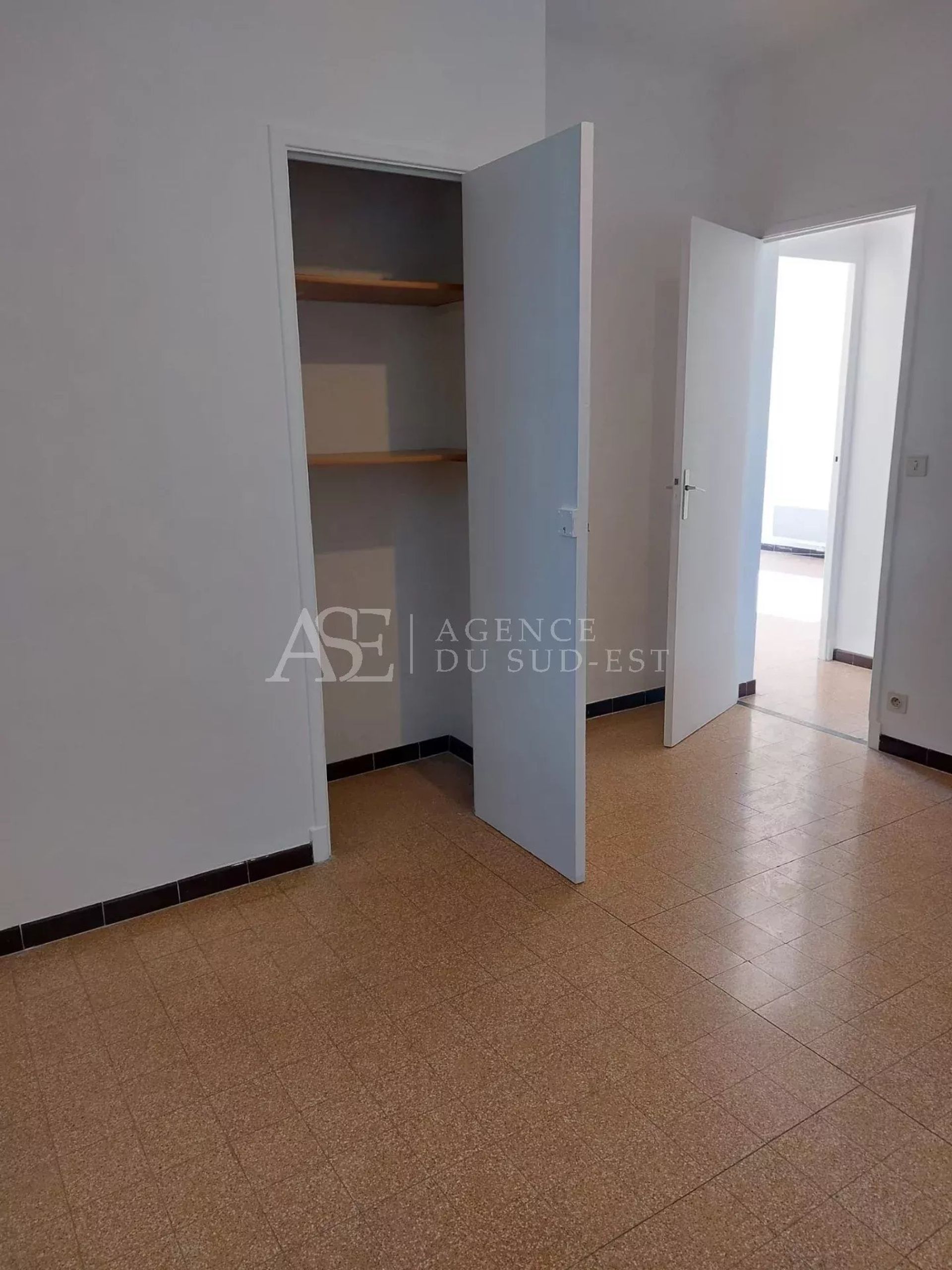 Condominio nel Aix-en-Provence, Bouches-du-Rhône 12824542