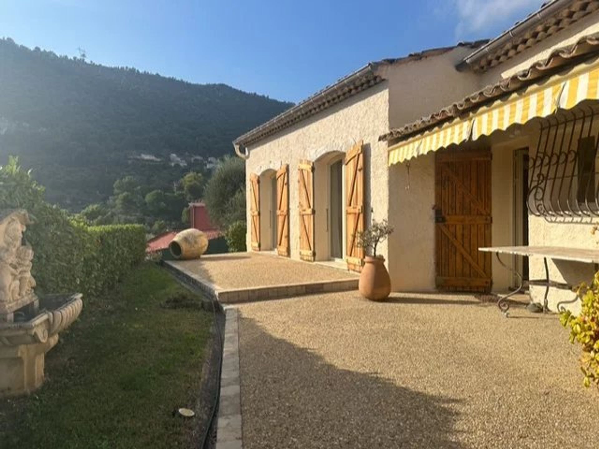 Huis in Falicon, Provence-Alpes-Côte d'Azur 12824593