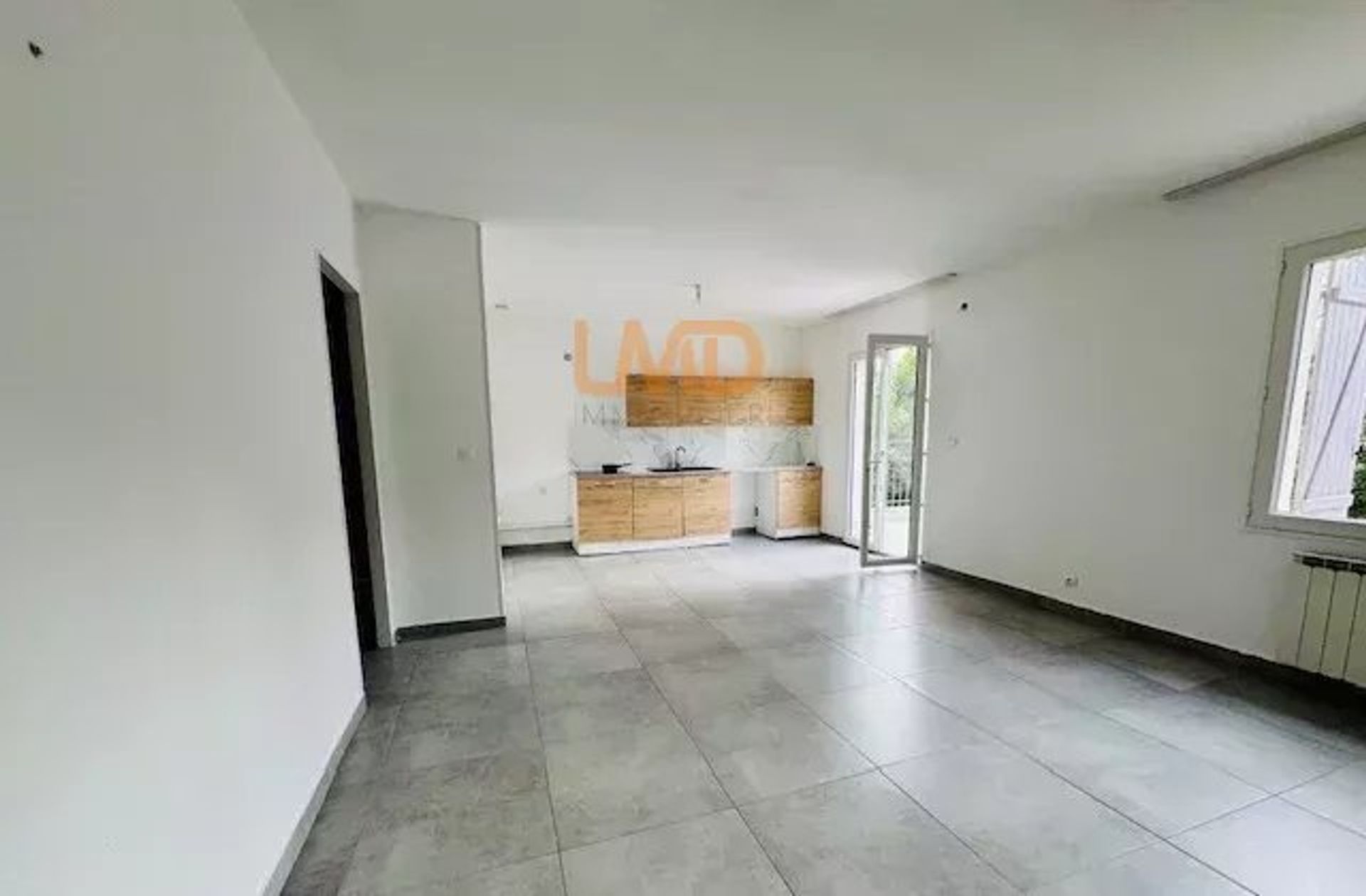 Condominio en Transen-Provence, Provenza-Alpes-Costa Azul 12824622