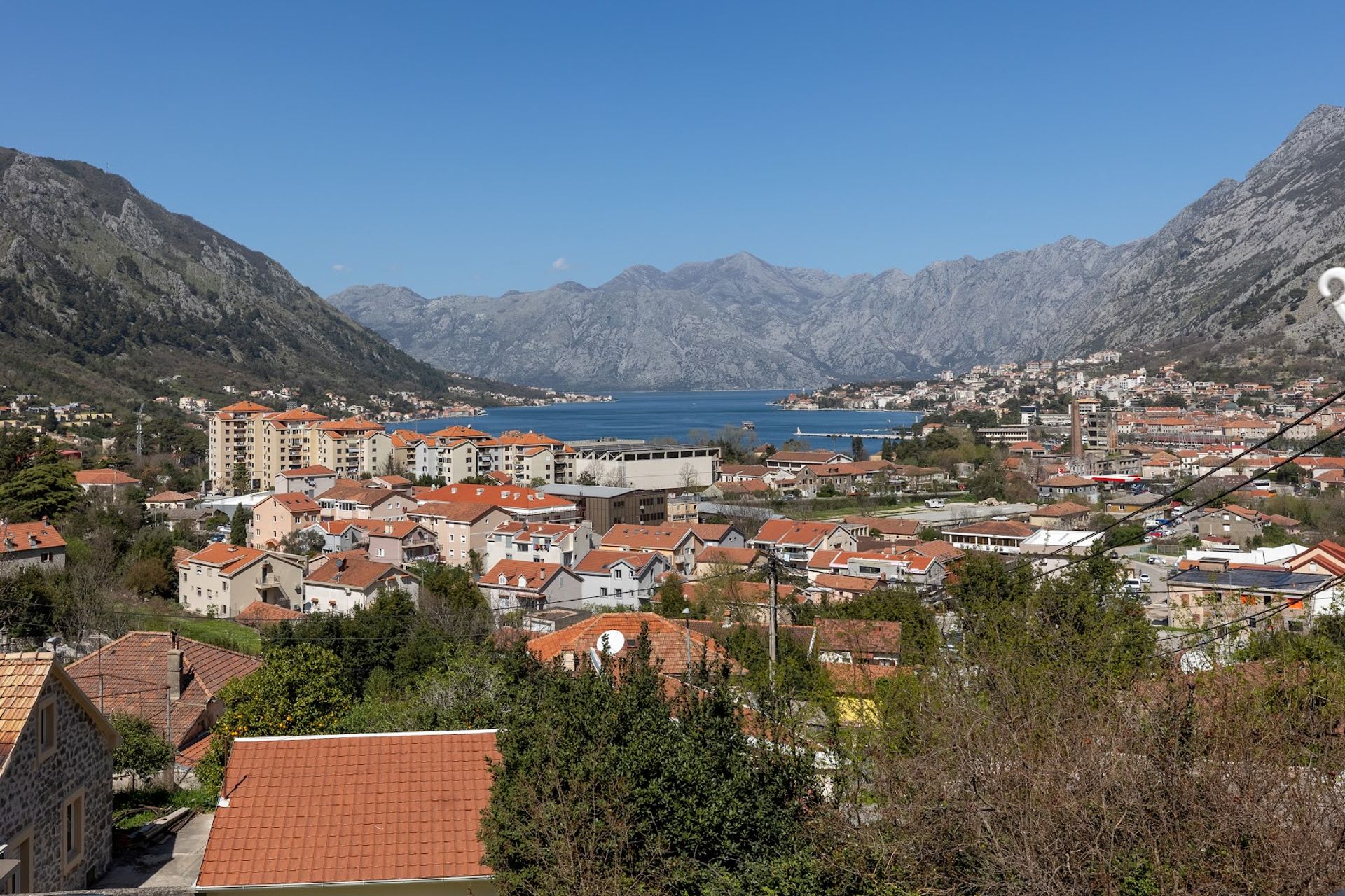 rumah dalam Kotor, Kotor 12825112