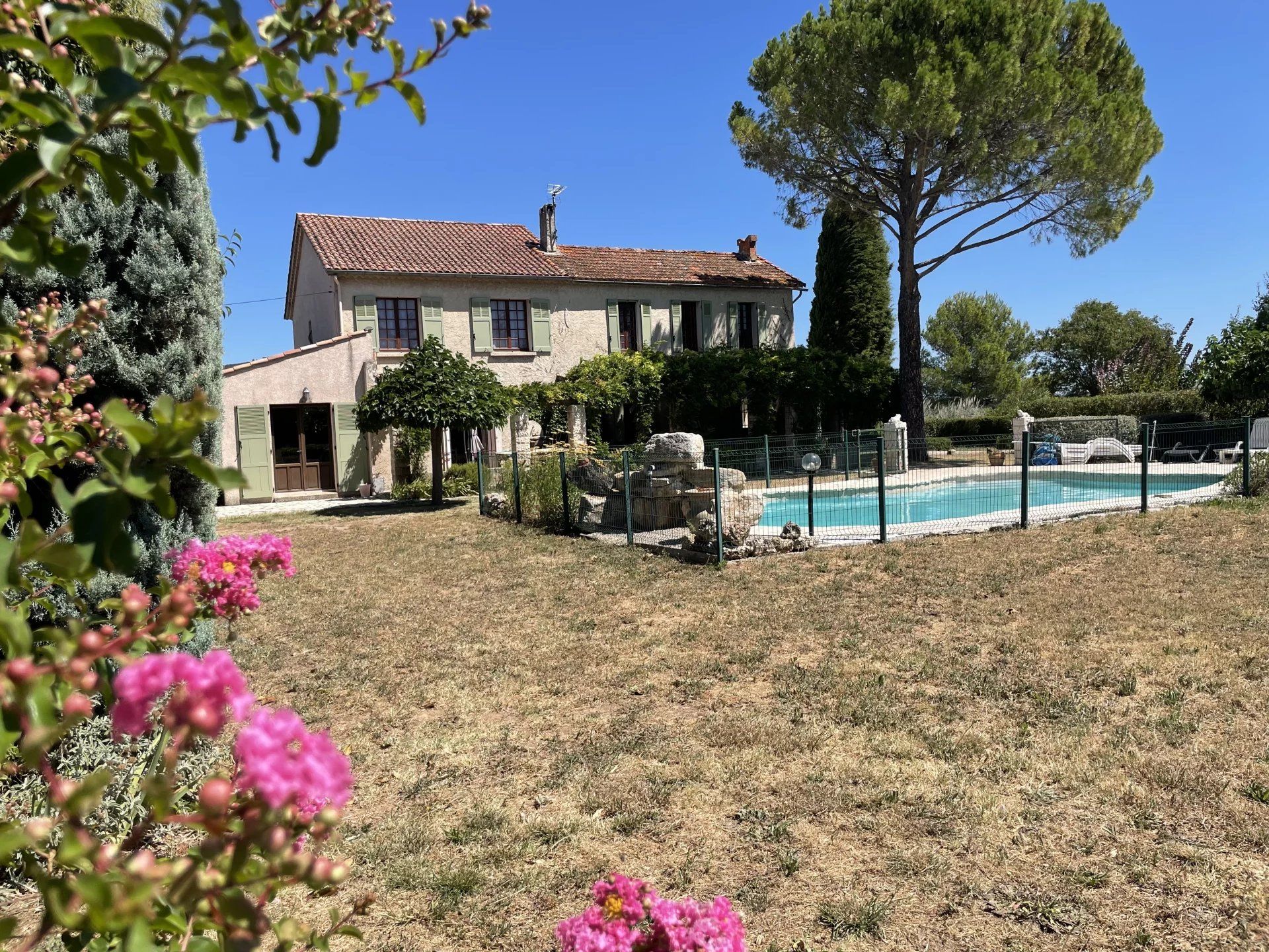 Huis in Le Luc, Provence-Alpes-Cote d'Azur 12825264