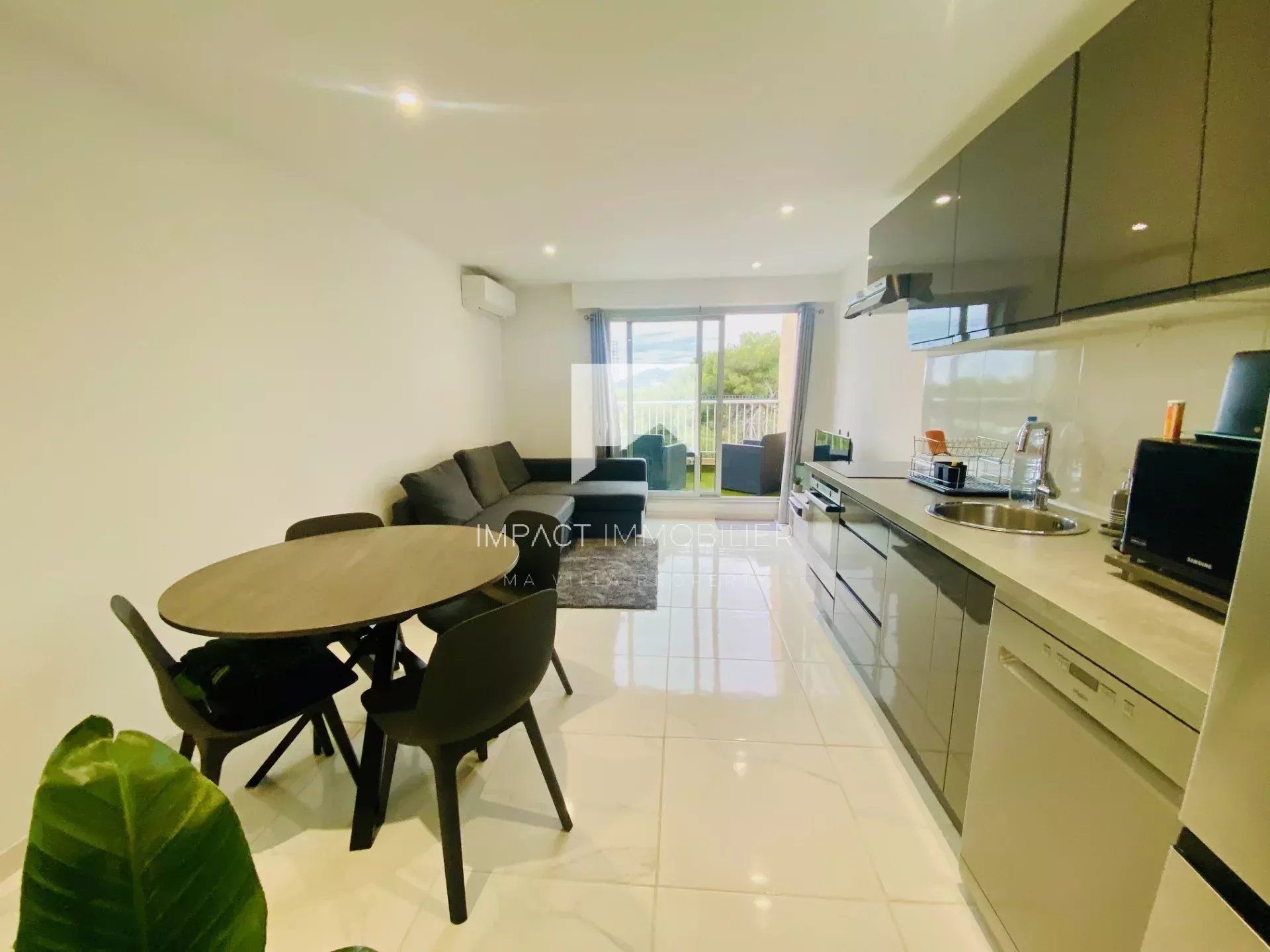 Residencial en Hyères, Var 12825343