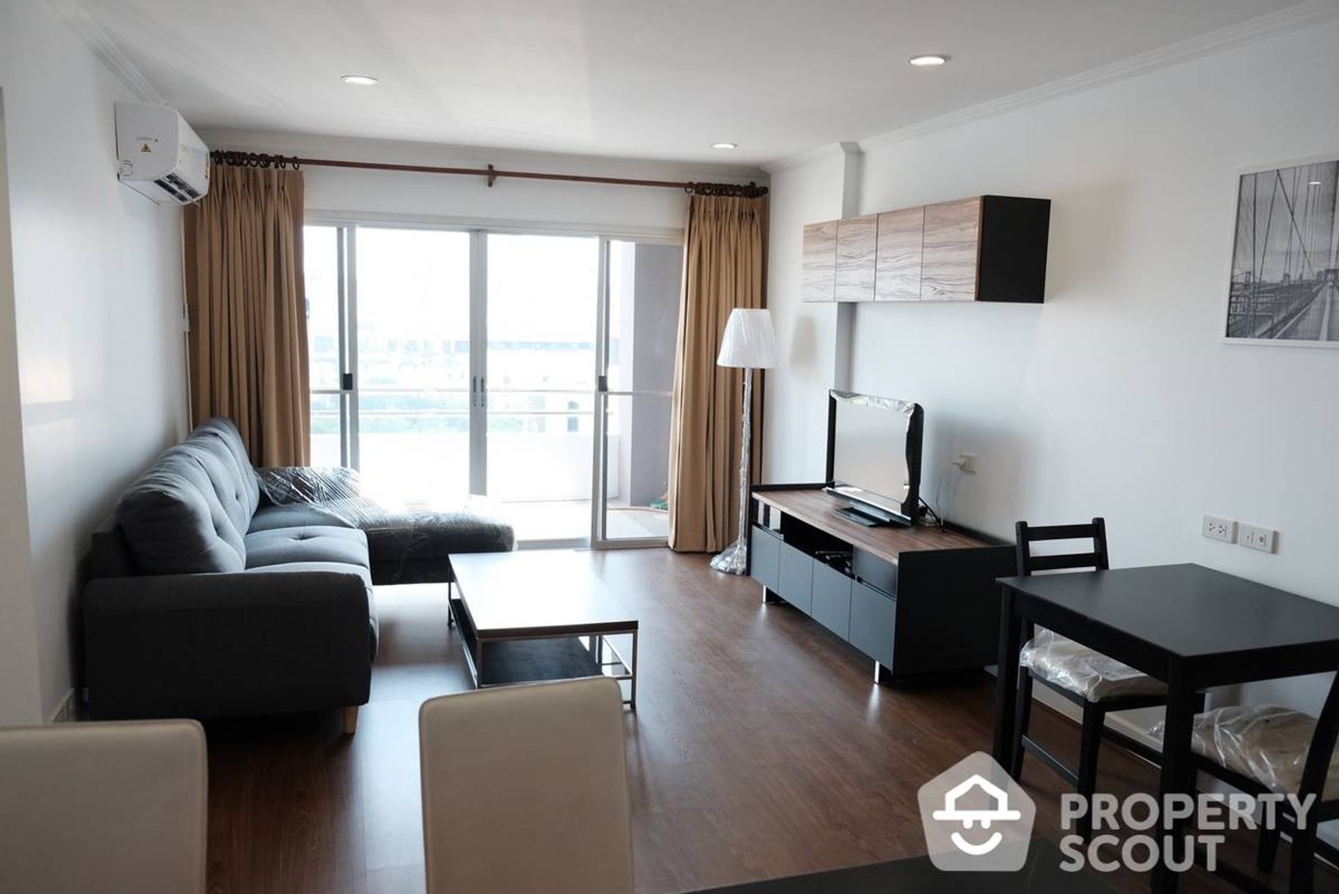 Condominium in Pathum Wan, Krung Thep Maha Nakhon 12825879