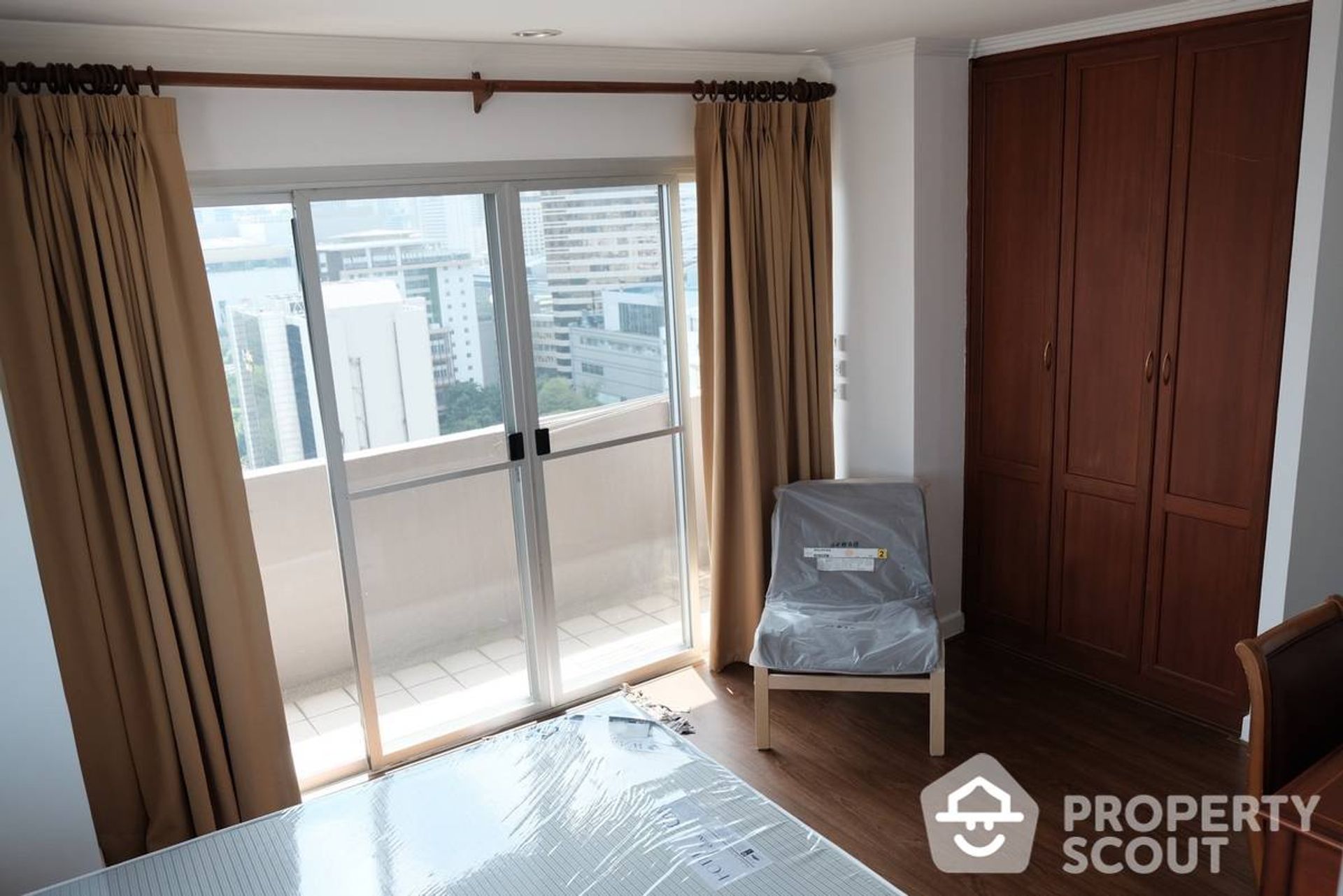 Condominium in Pathum Wan, Krung Thep Maha Nakhon 12825879