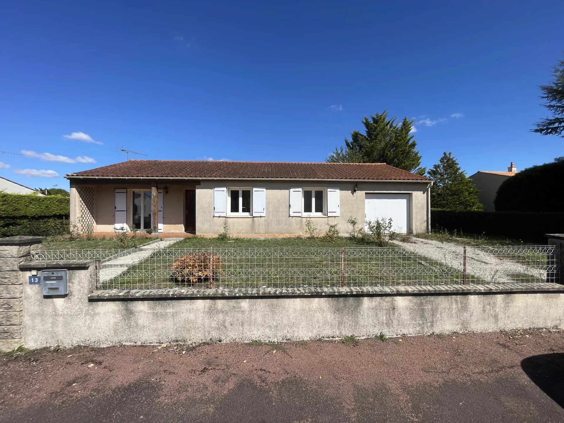 Commercial dans Saint-Jean-d'Angély, Charente-Maritime 12826654