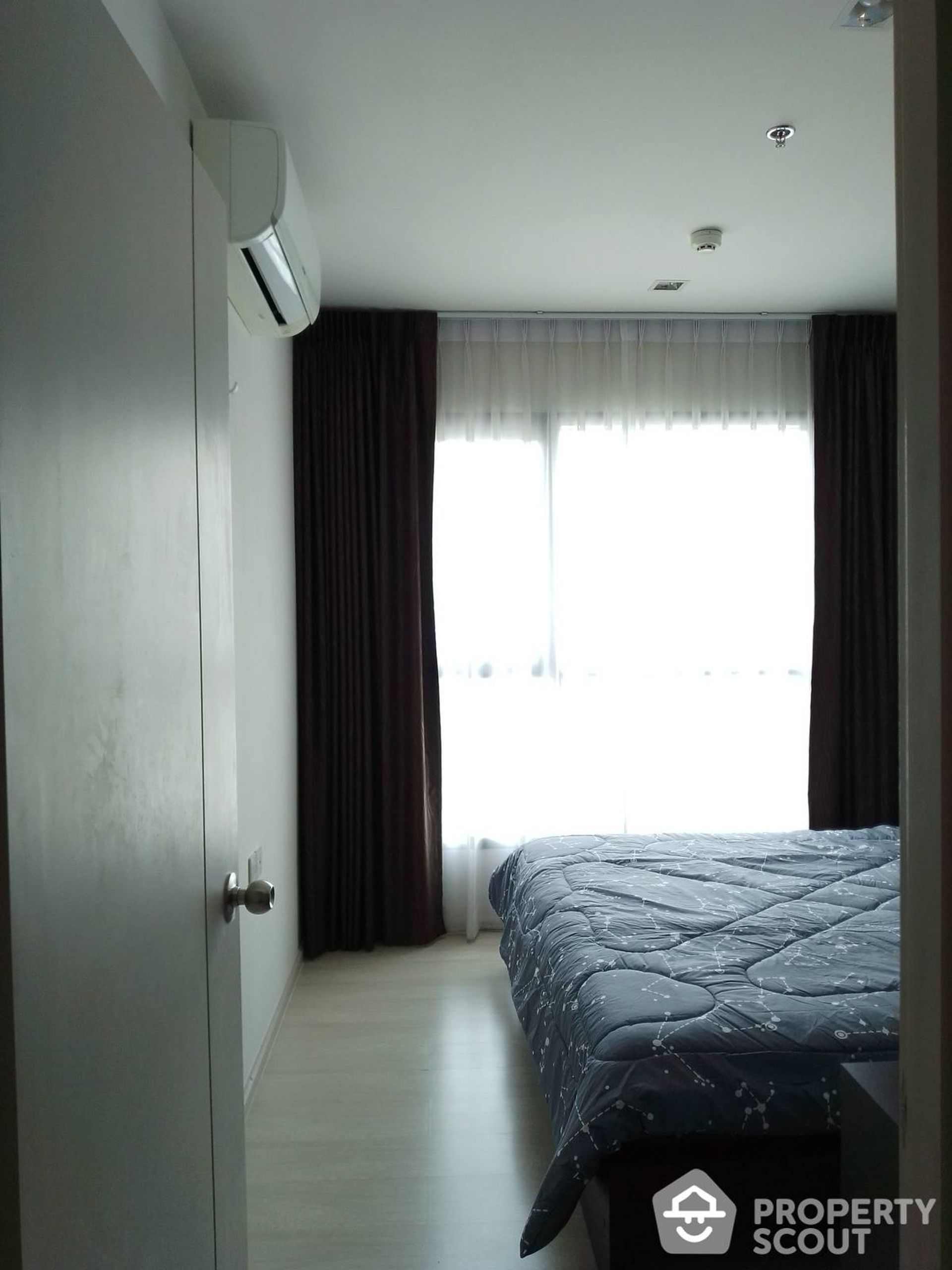 Condominium in Phra Khanong, Krung Thep Maha Nakhon 12827818