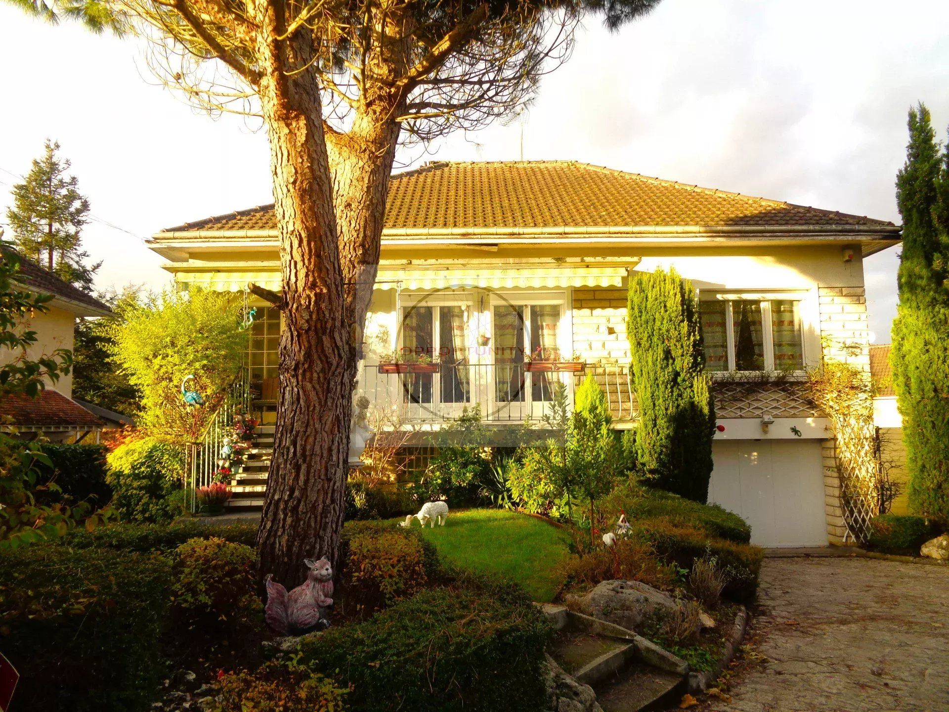 Casa nel La Ferte-Gaucher, Île-de-France 12828656