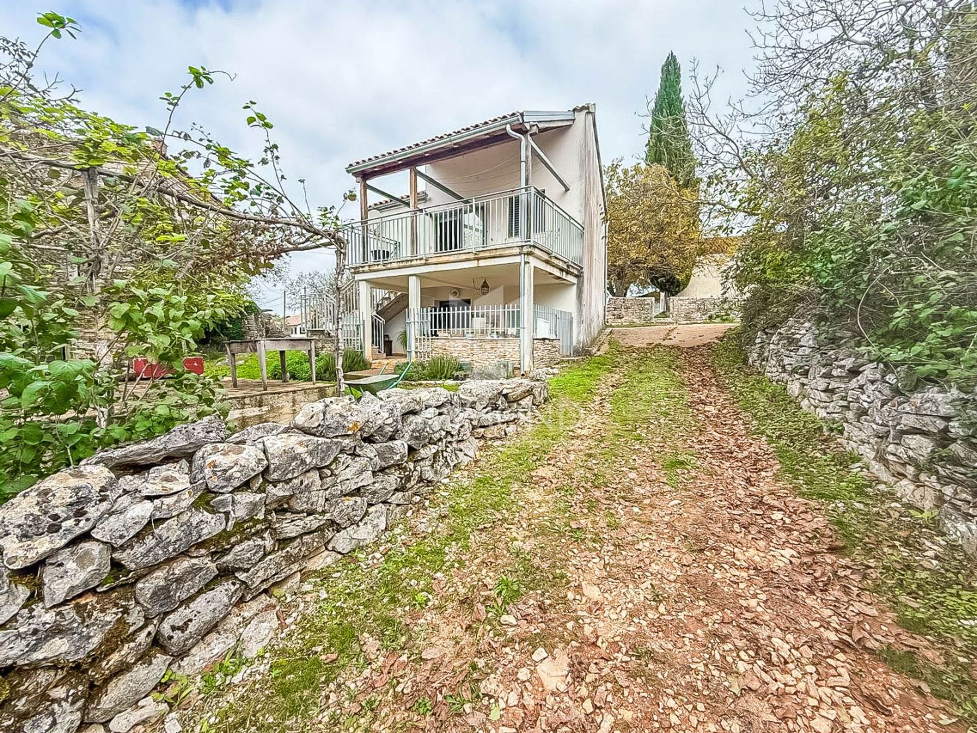 Rumah di Oprtalj, Istria County 12828776