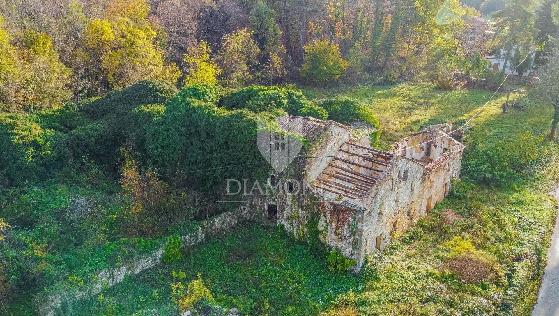 Land i Oprtalj, Istria County 12828808