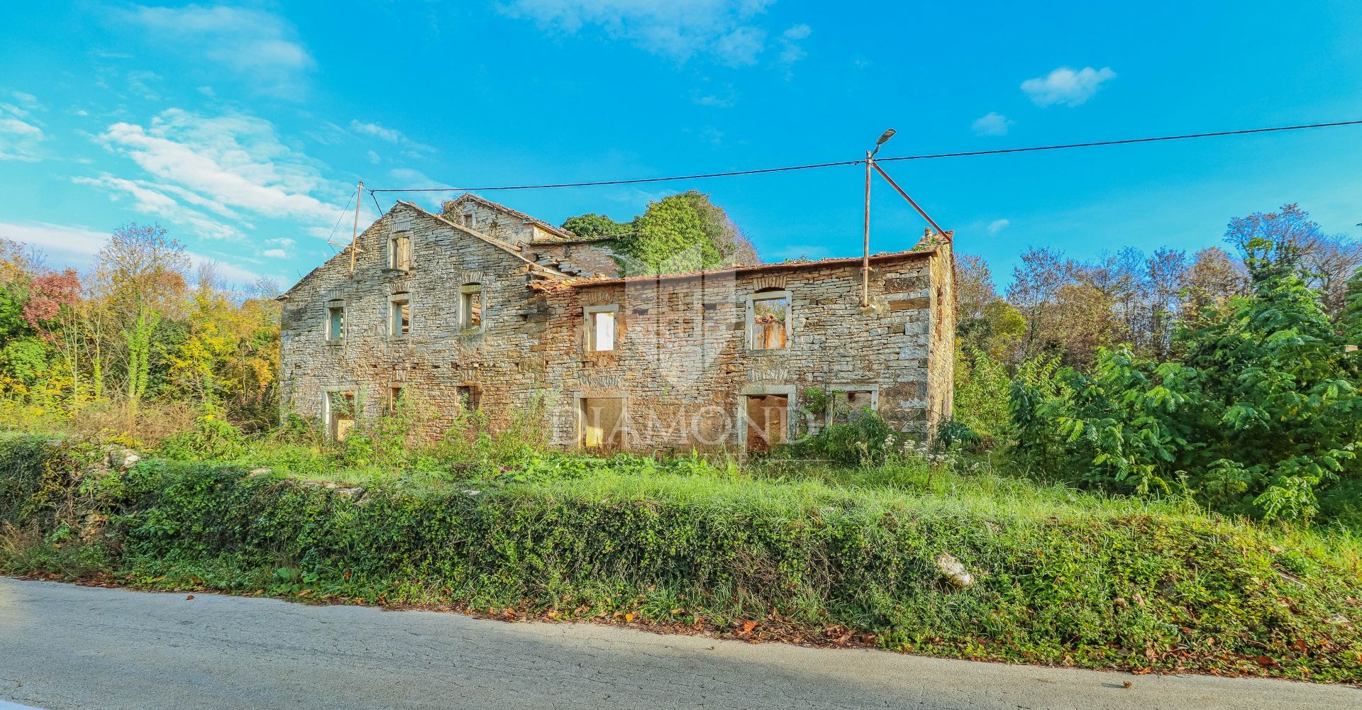 Land i Oprtalj, Istria County 12828808