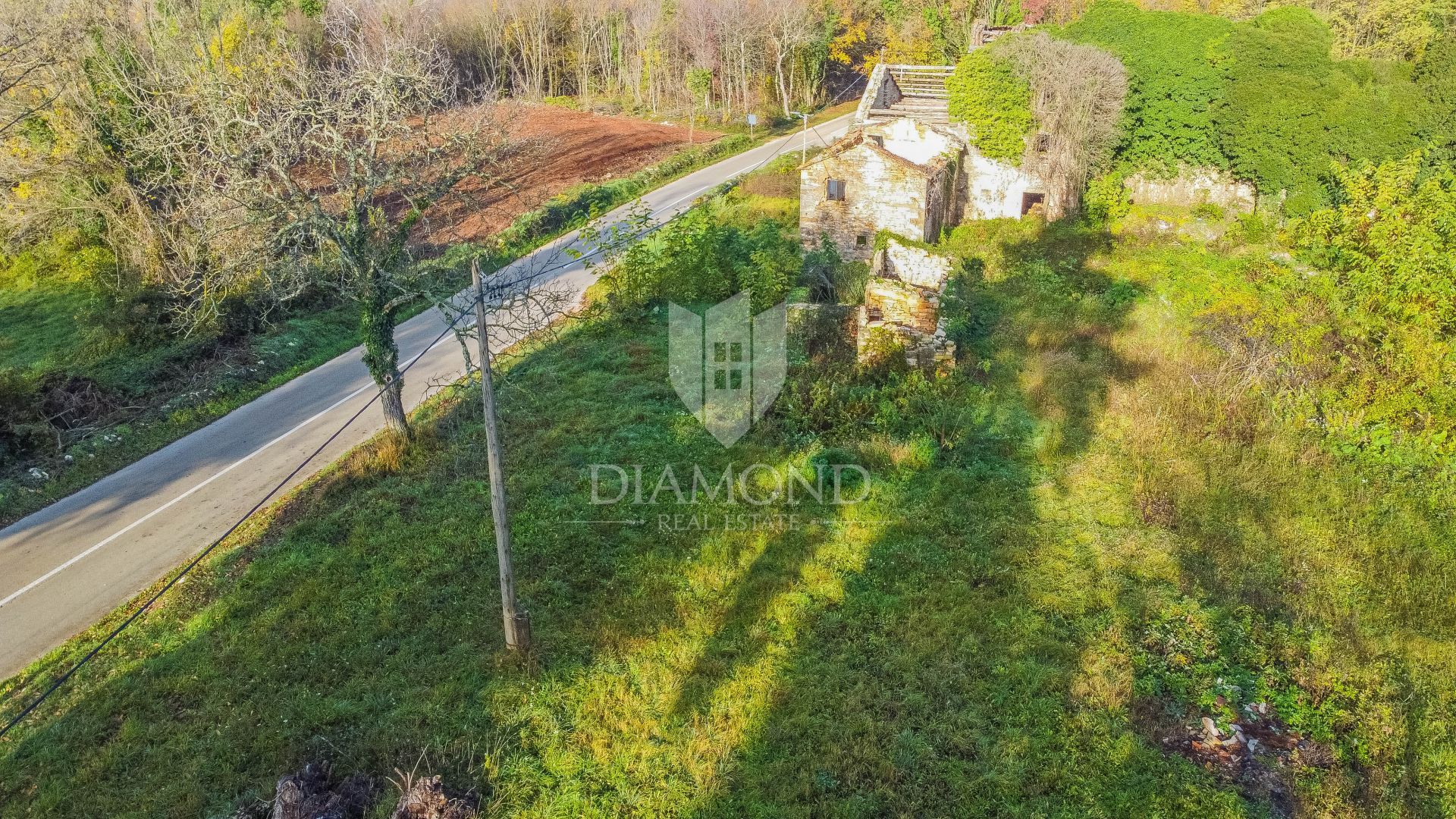 Land i Oprtalj, Istria County 12828808