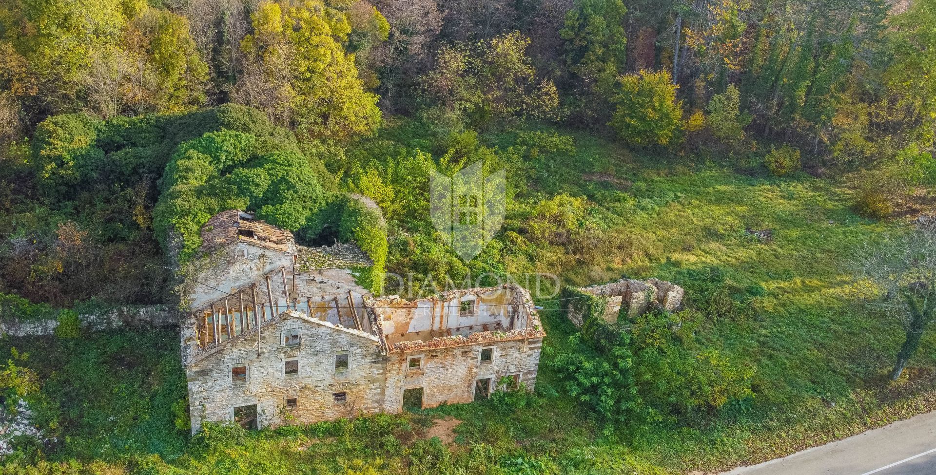 Land i Oprtalj, Istria County 12828808