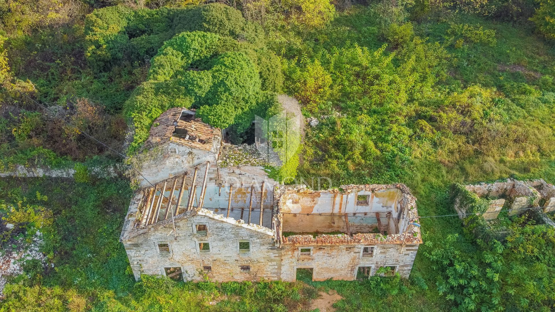 Land i Oprtalj, Istria County 12828808