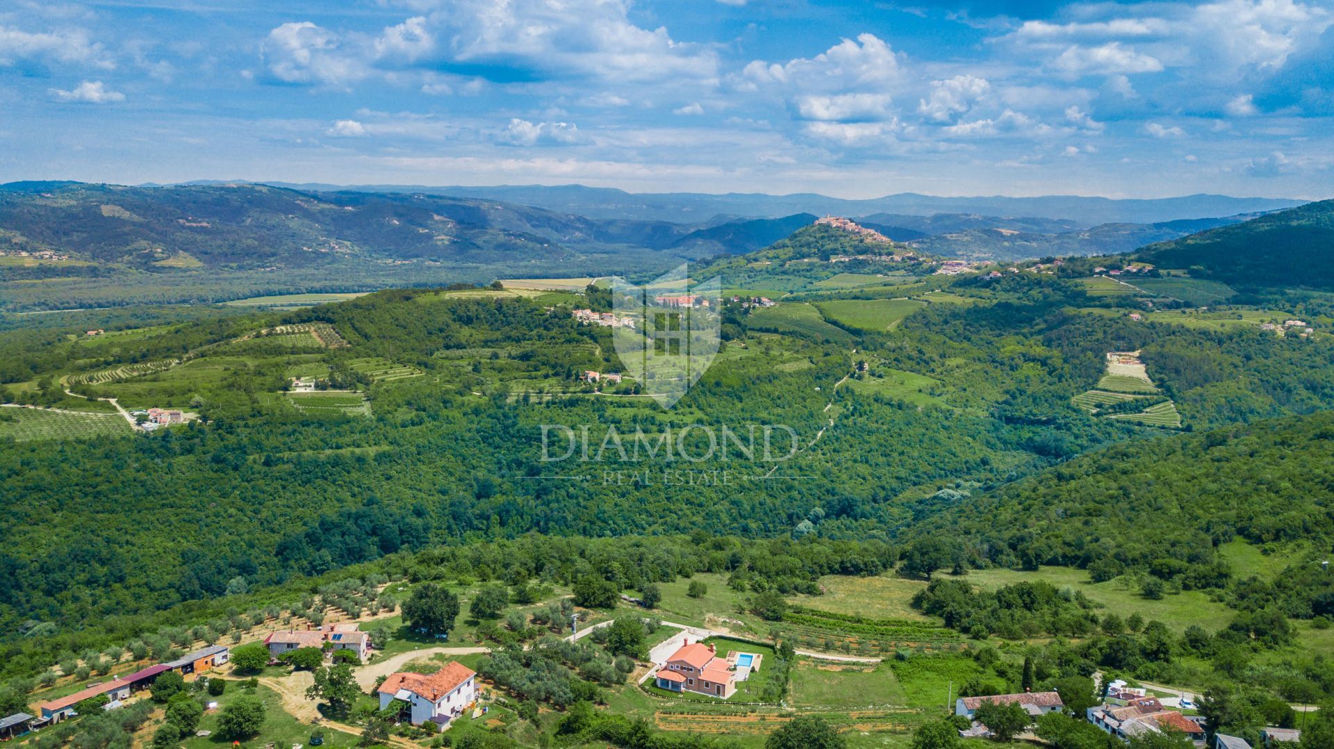 Land i Motovun, Istarska Zupanija 12829238