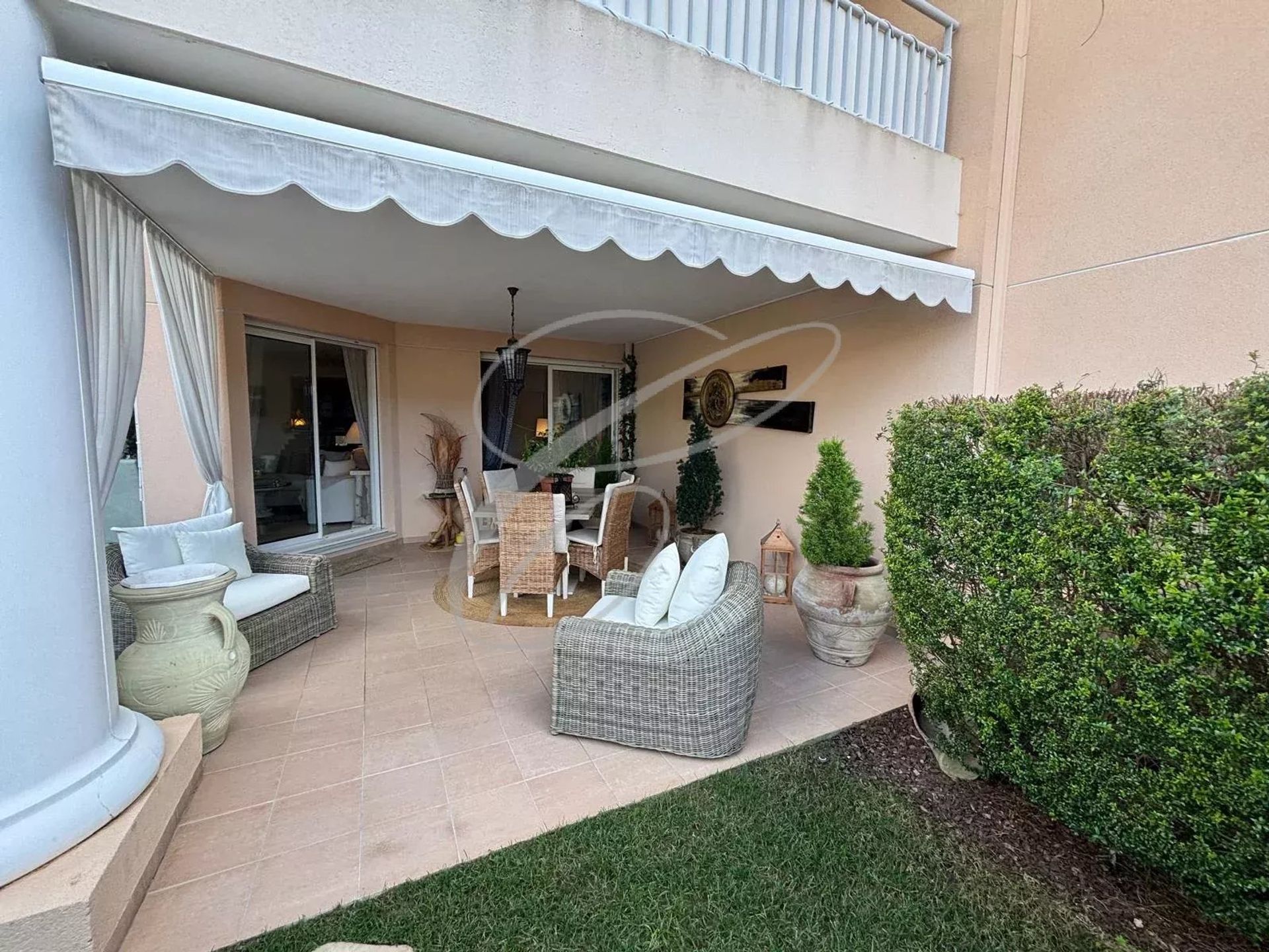 Кондоминиум в Roquebrune-Cap-Martin, Alpes-Maritimes 12829549