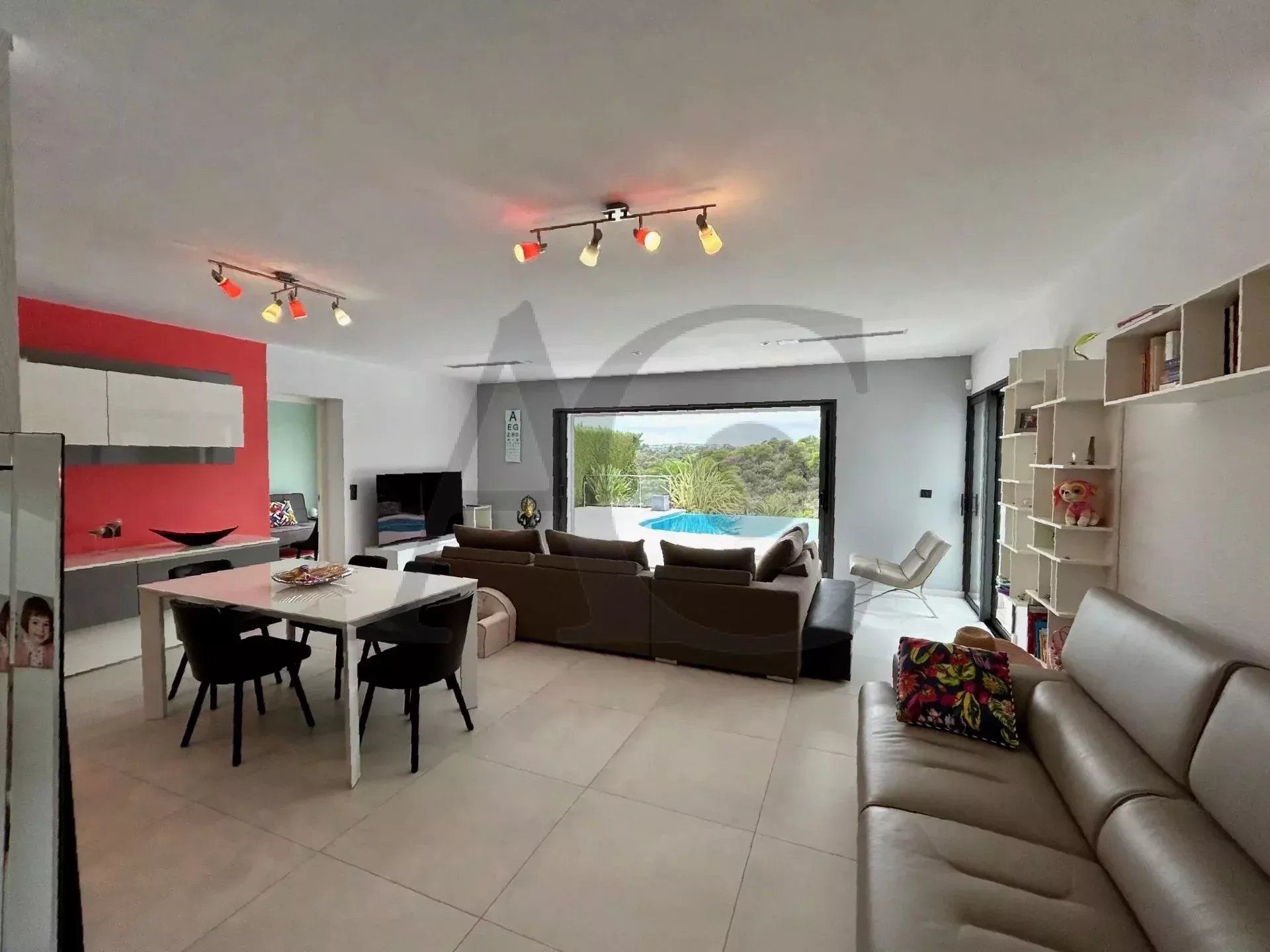 Casa nel Villeneuve-Loubet, Alpes-Maritimes 12829557