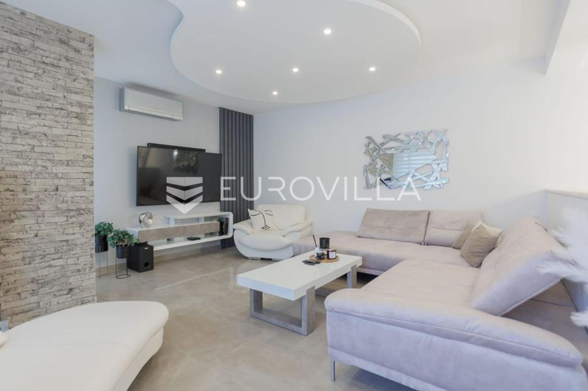 Condominio en Strozanac, Splitsko-Dalmatinska Zupanija 12829727