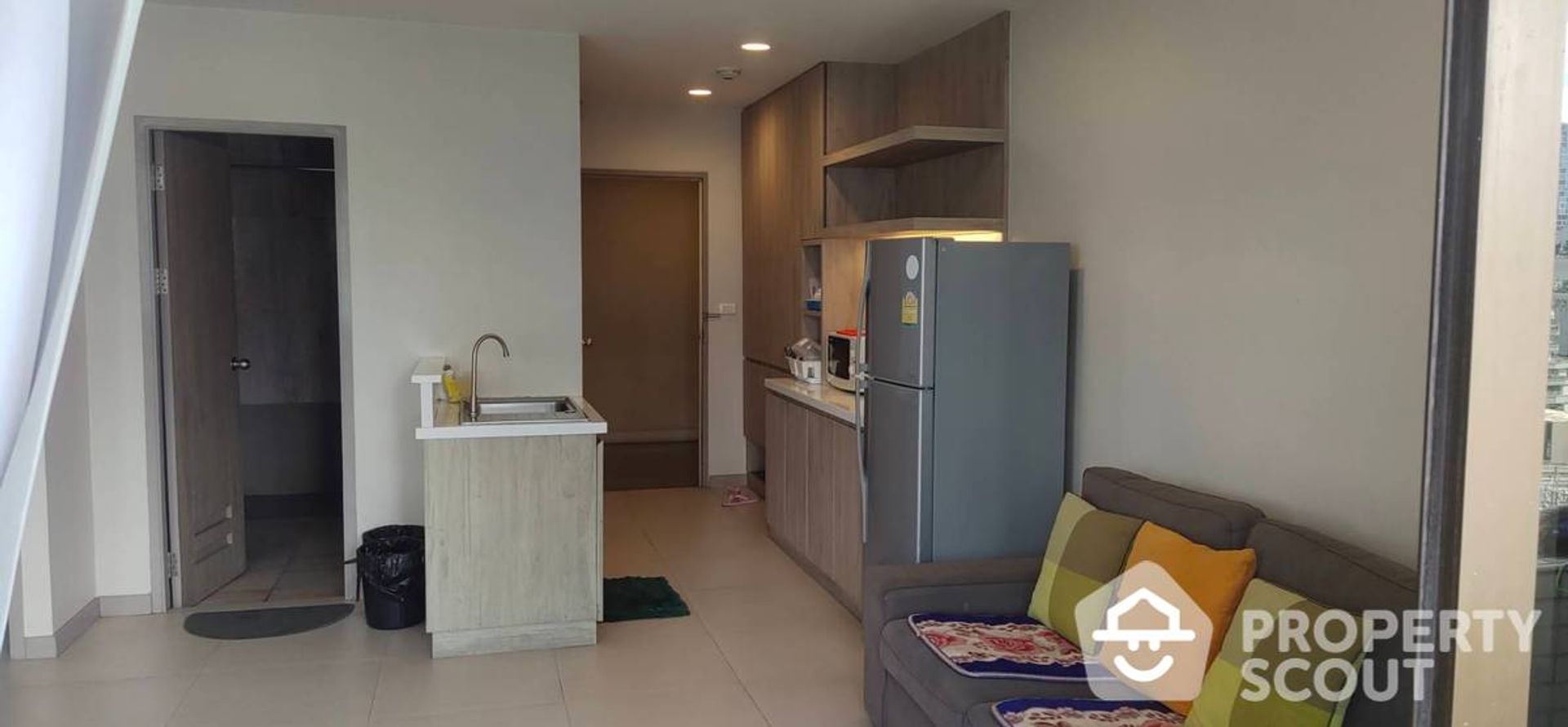 Condominium in Ratchathewi, Krung Thep Maha Nakhon 12830157