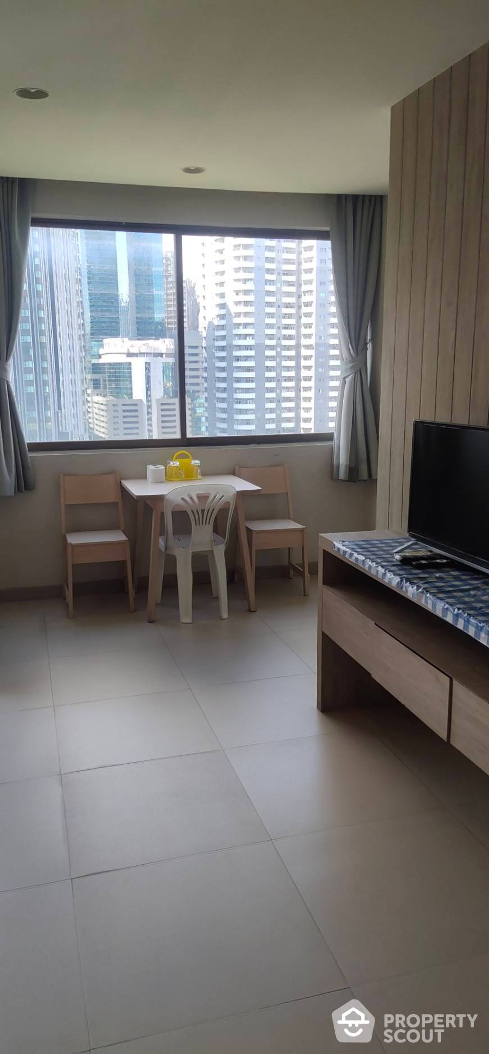 Condominium in Ratchathewi, Krung Thep Maha Nakhon 12830157