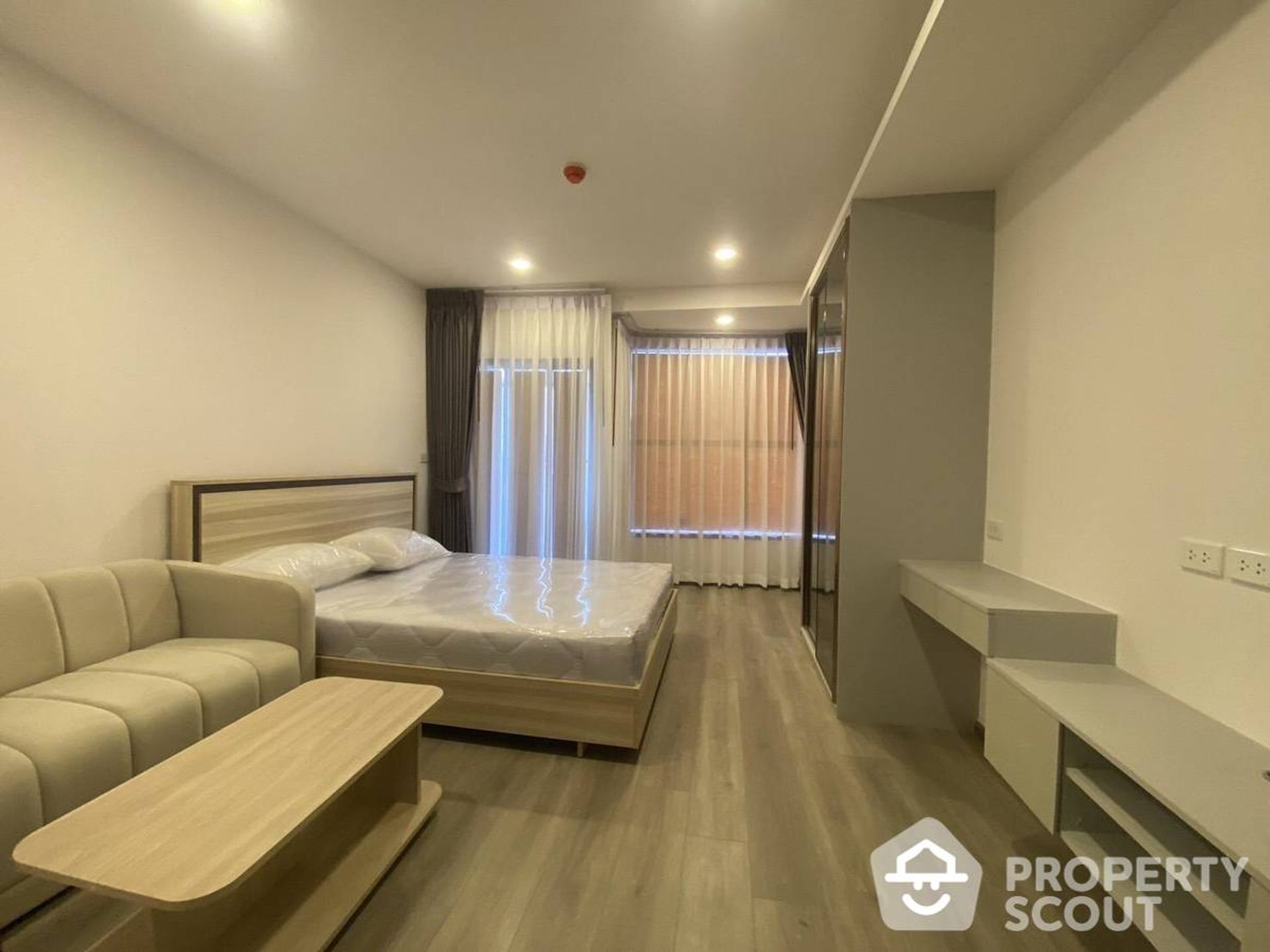 Condominium in Huai Khwang, Krung Thep Maha Nakhon 12830163