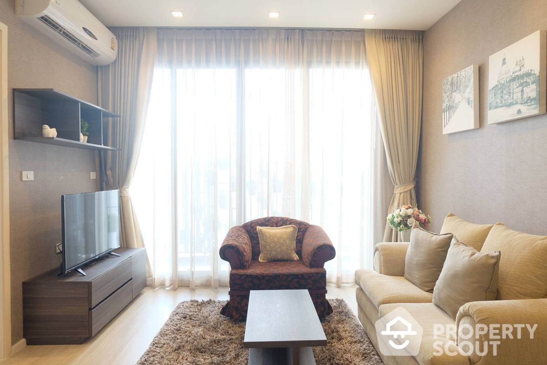 Condominium in Huai Khwang, Krung Thep Maha Nakhon 12830173