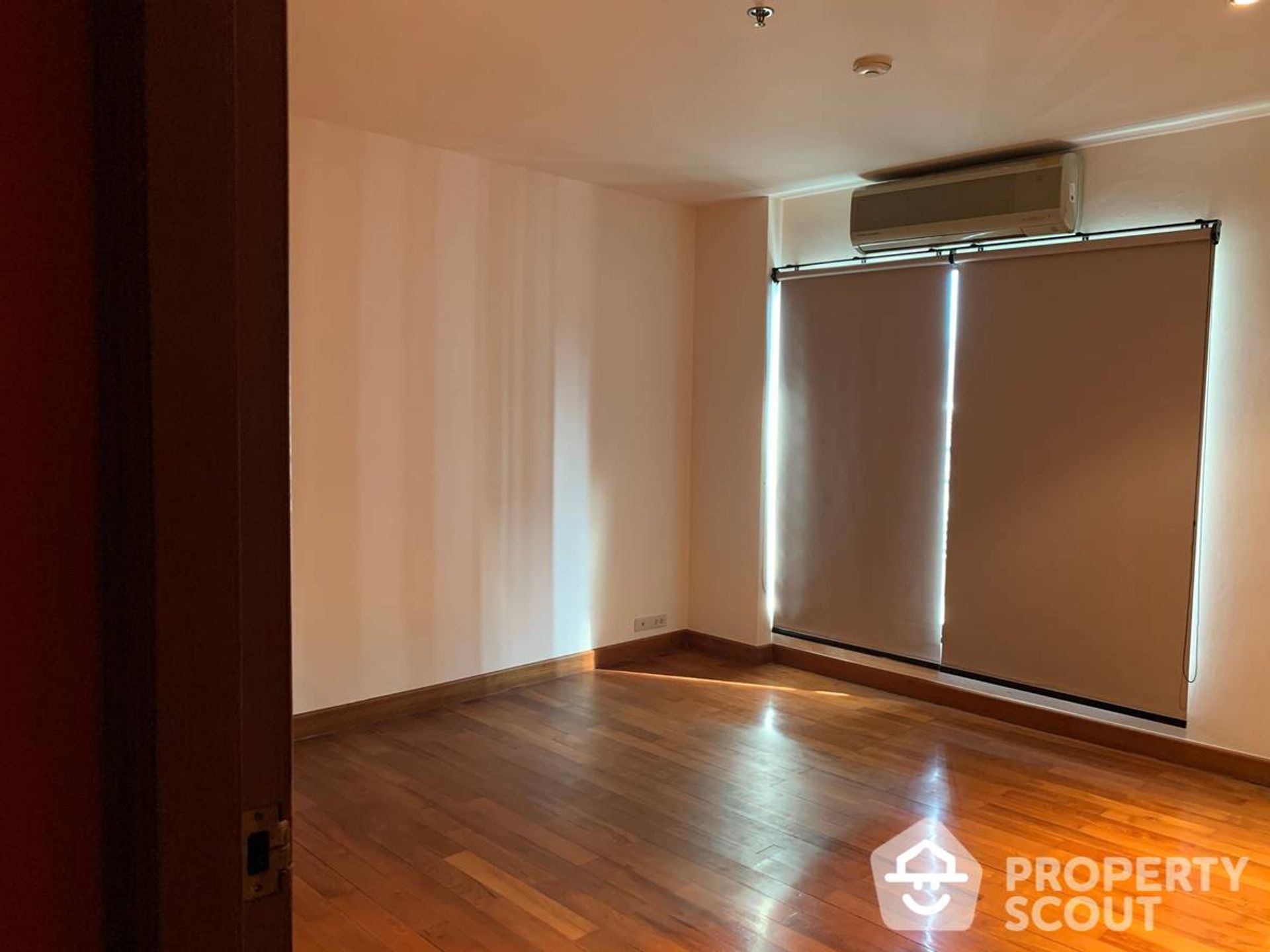 Condominium in Ban Na Lied, Krung Thep Maha Nakhon 12830181