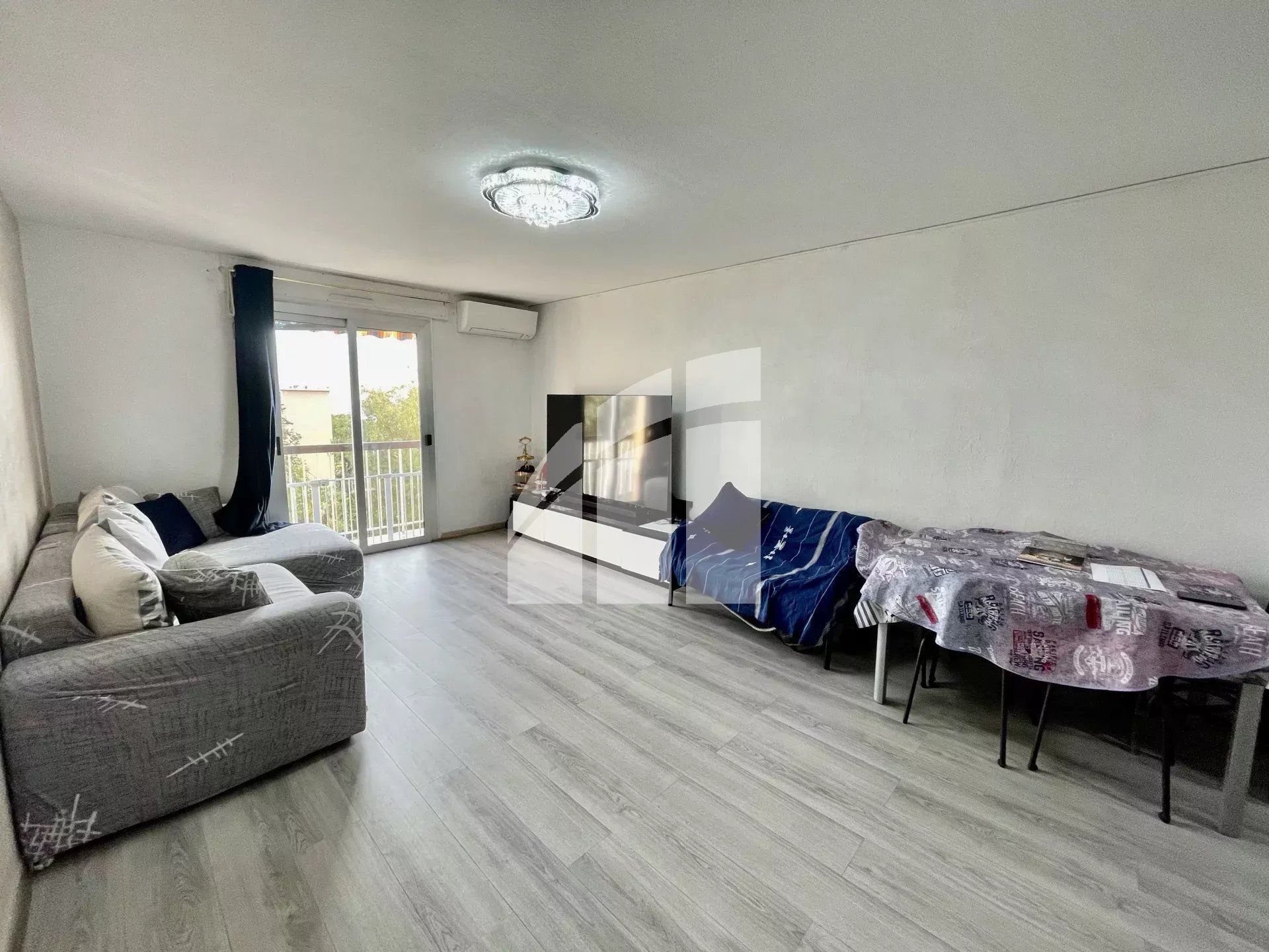 Condominium in Saint-Augustin, Provence-Alpes-Cote d'Azur 12830400