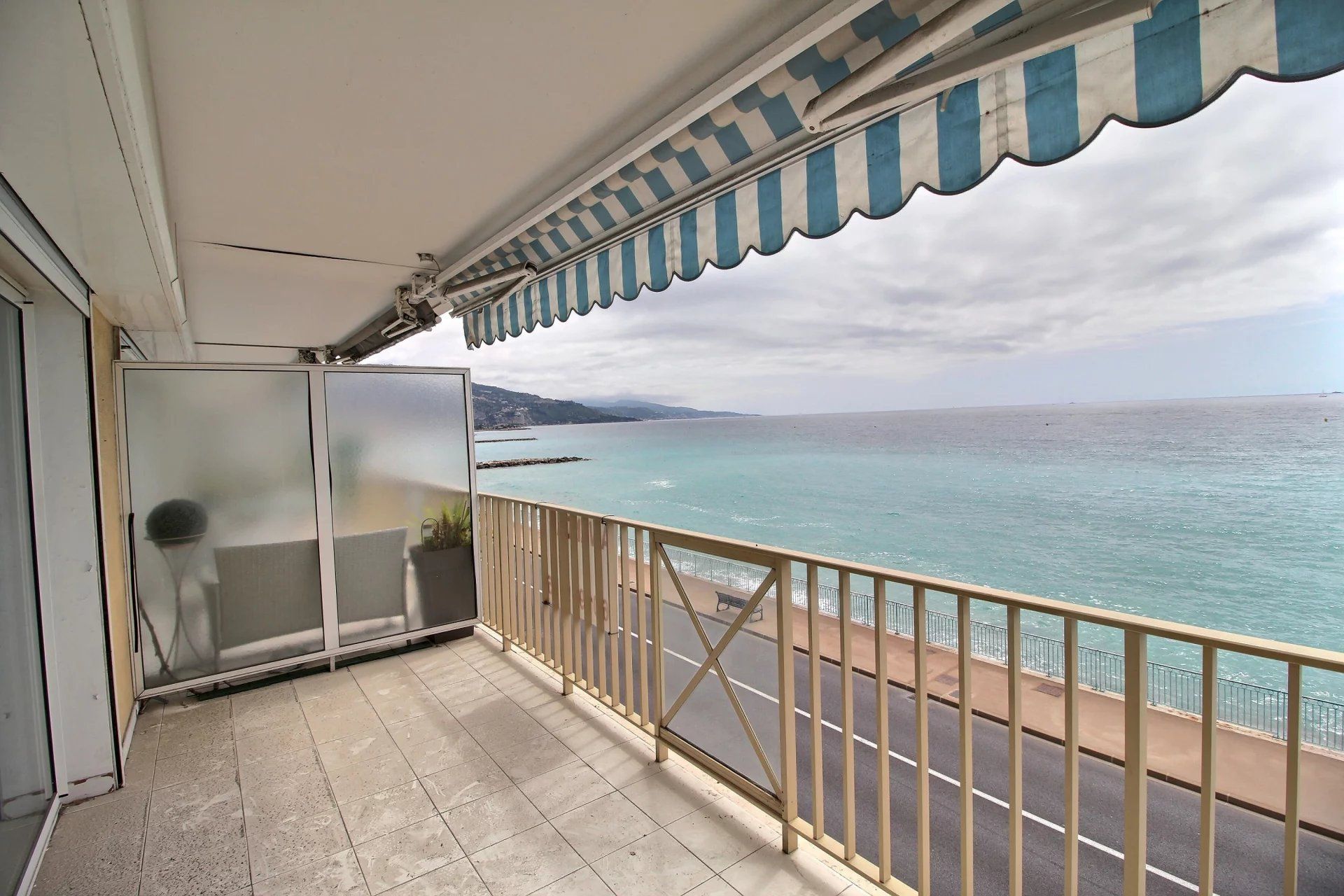 Condominio en Menton, Alpes-Maritimes 12830401