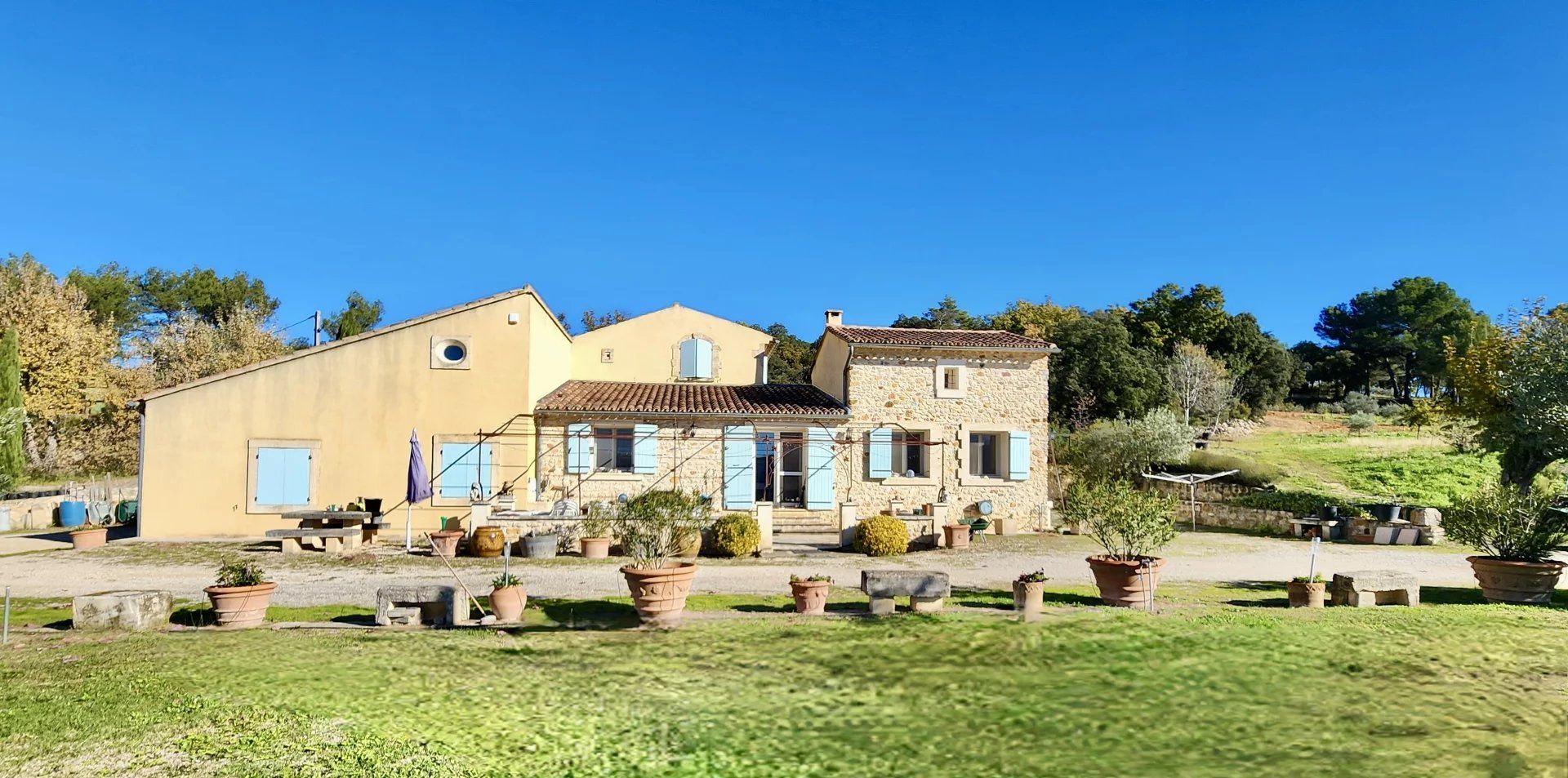 تجاري في Bonnieux, Vaucluse 12830474