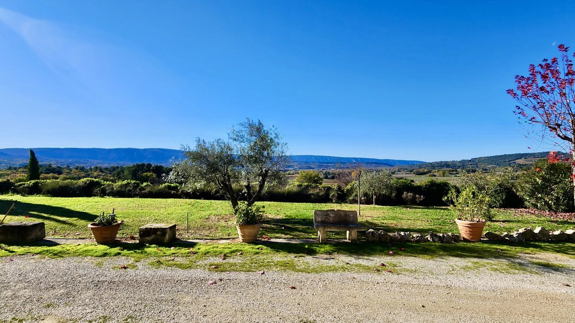 تجاري في Bonnieux, Vaucluse 12830474