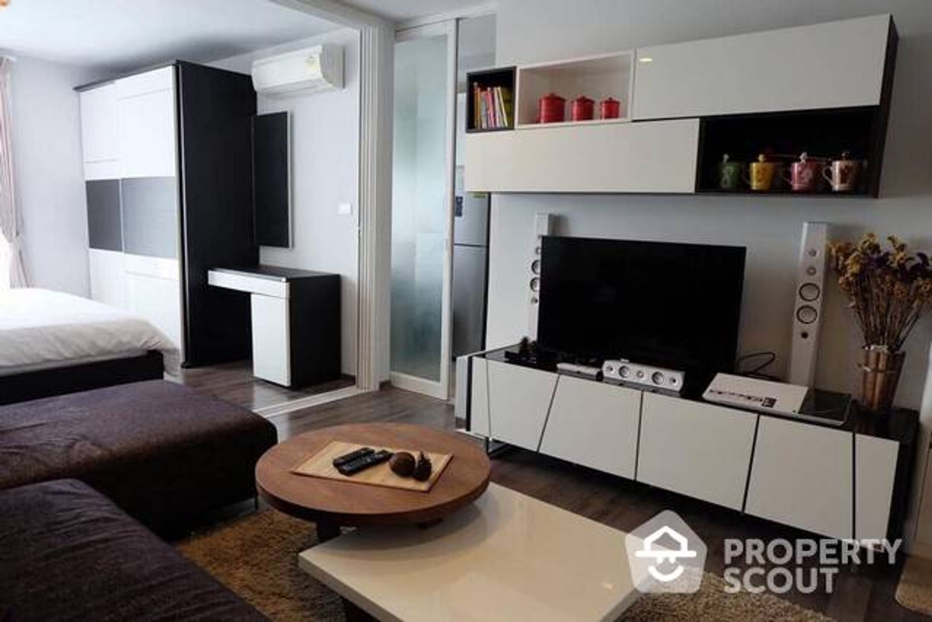 Condominium in Phra Khanong, Krung Thep Maha Nakhon 12831038