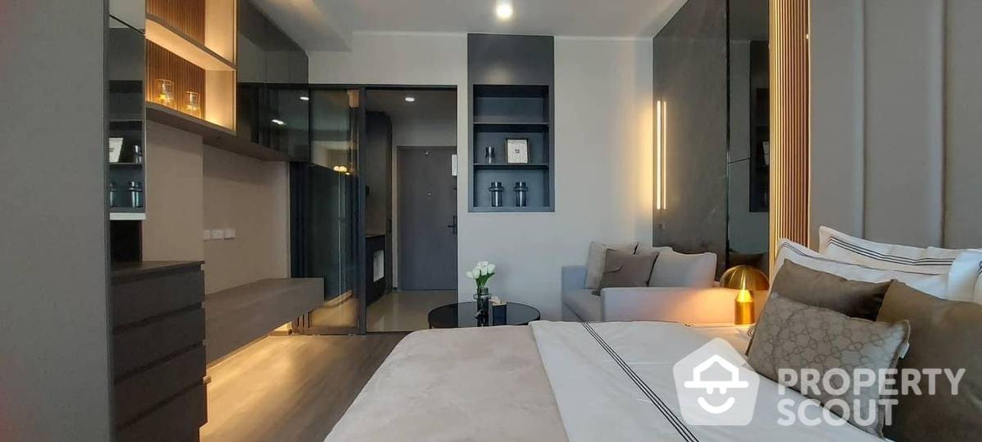 Condominium in Phra Khanong, Krung Thep Maha Nakhon 12831044