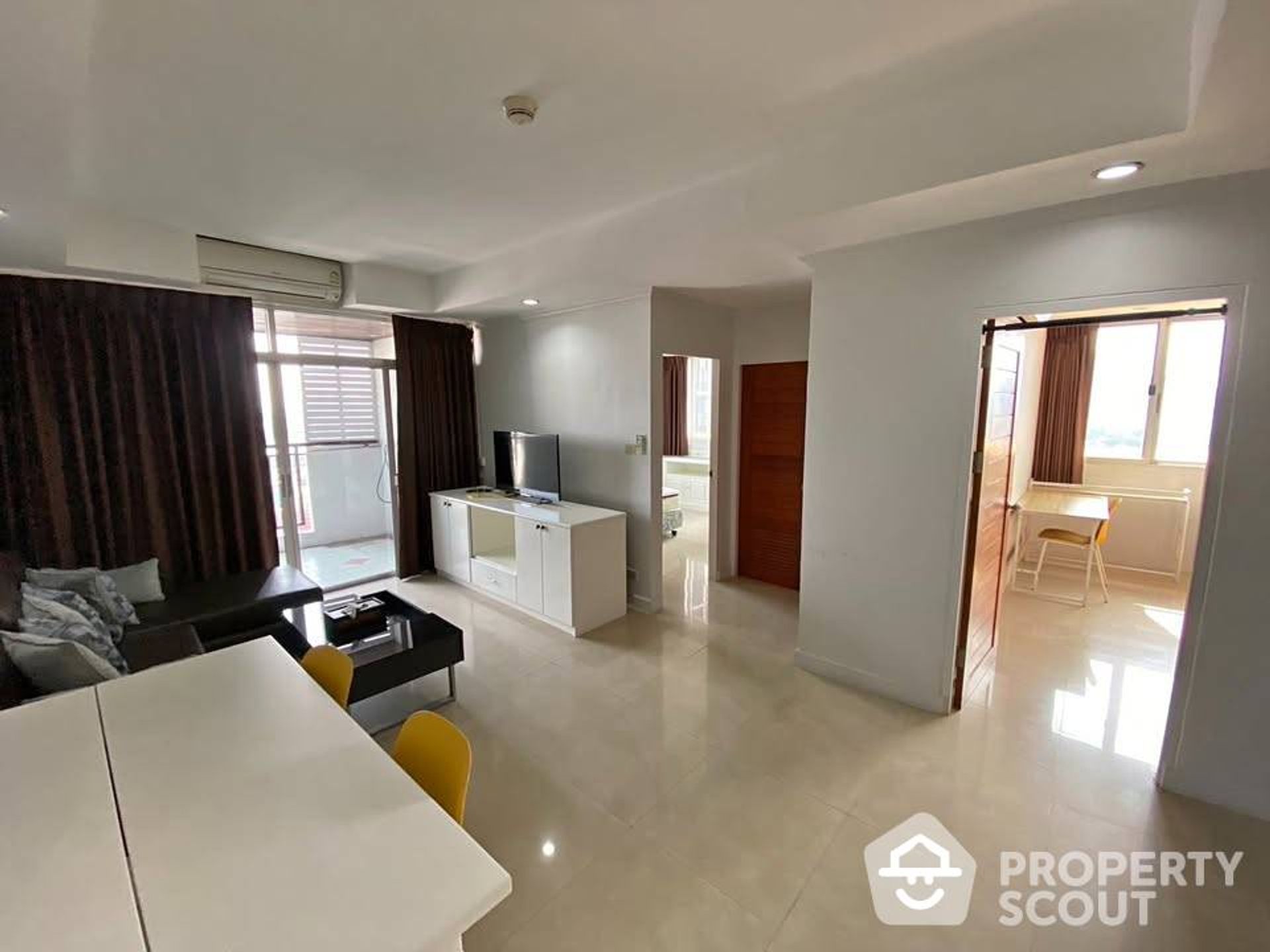 Condominium in Khlong Toei, Krung Thep Maha Nakhon 12831067