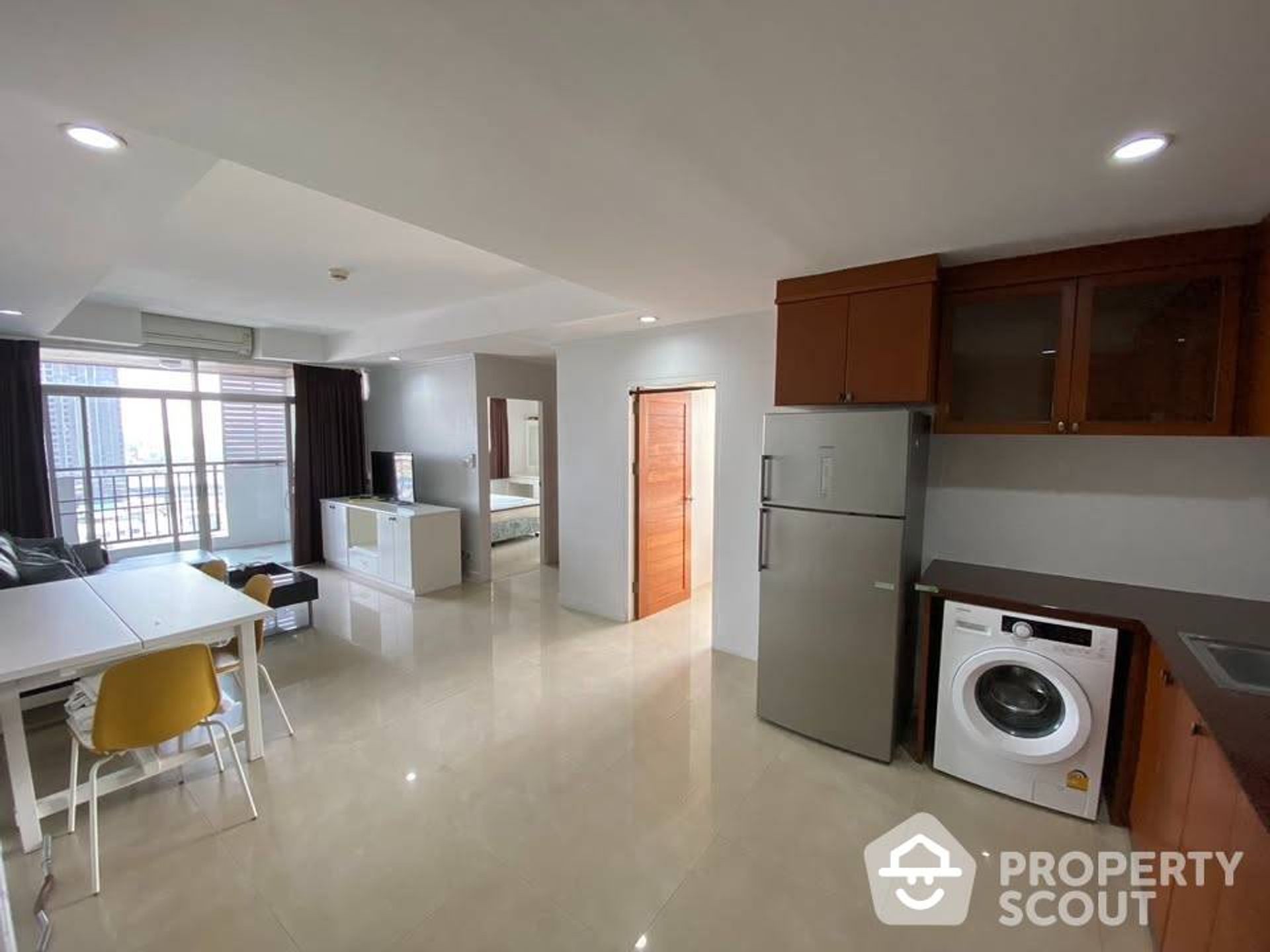 Condominium in Khlong Toei, Krung Thep Maha Nakhon 12831067