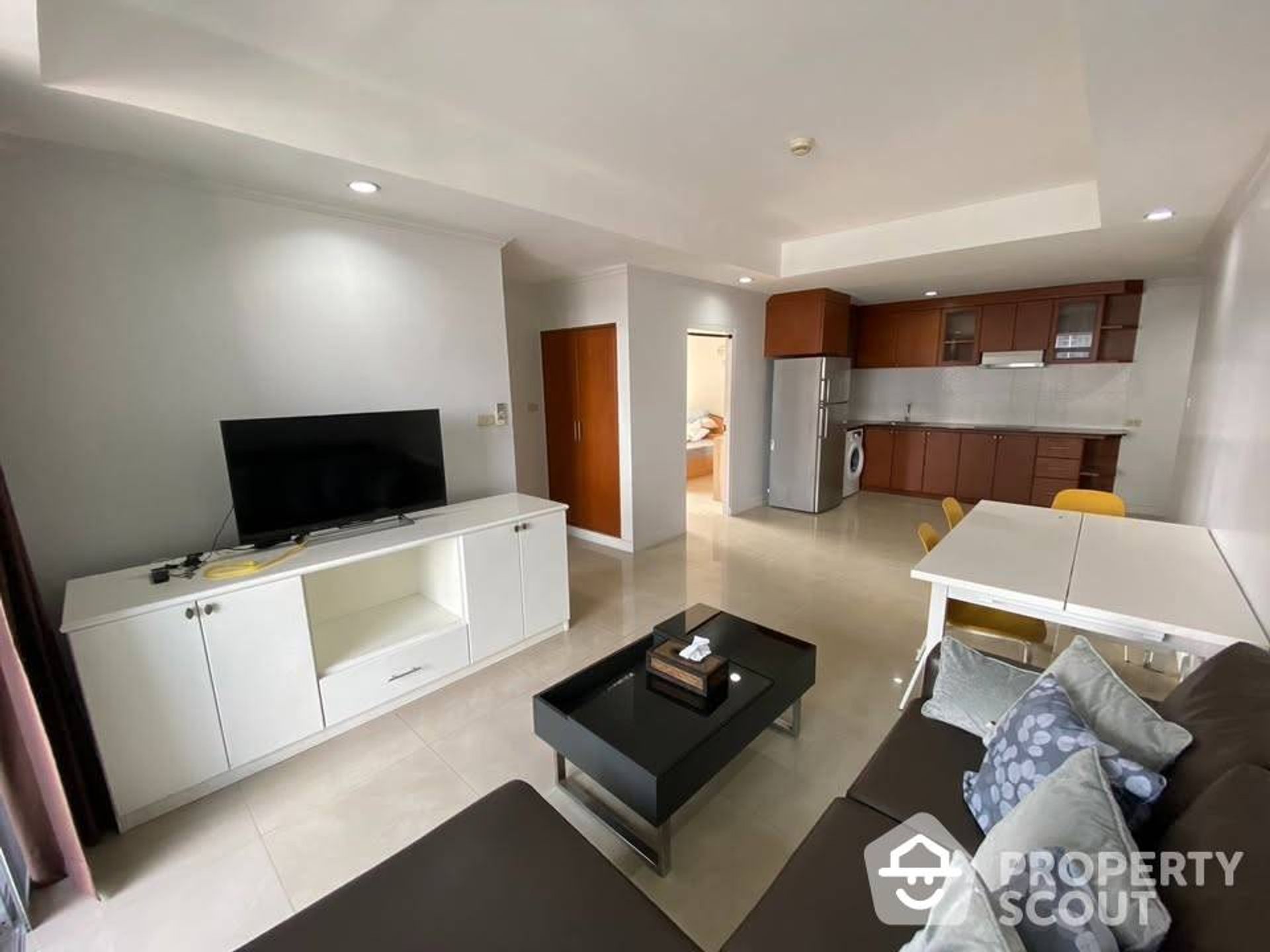 Condominium in Khlong Toei, Krung Thep Maha Nakhon 12831067