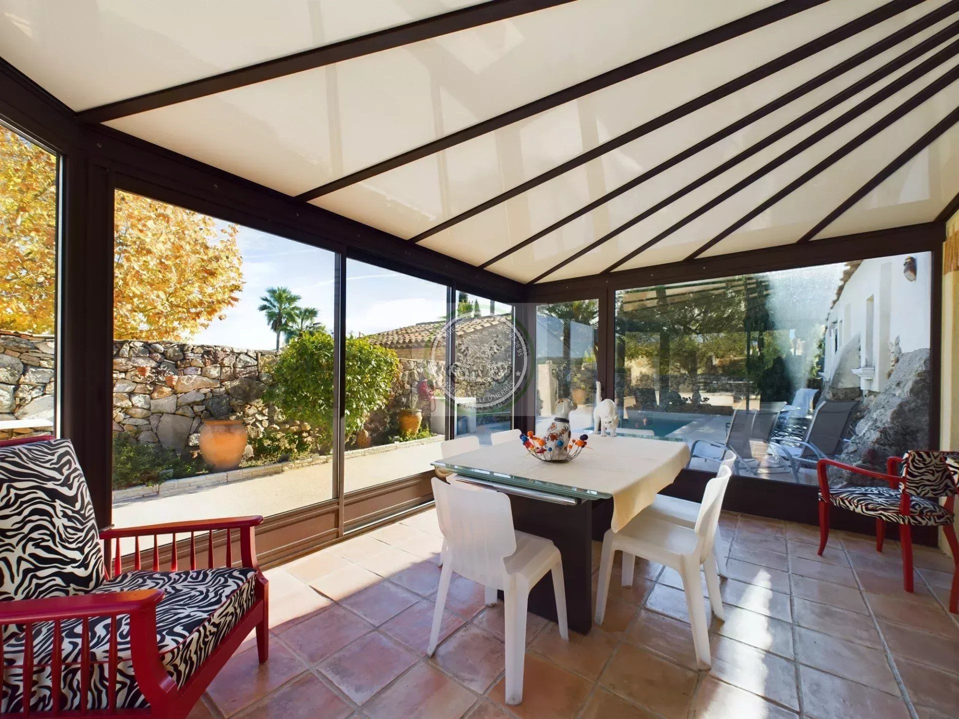 Casa nel Roquebrune-sur-Argens, Provenza-Alpi-Costa Azzurra 12831743