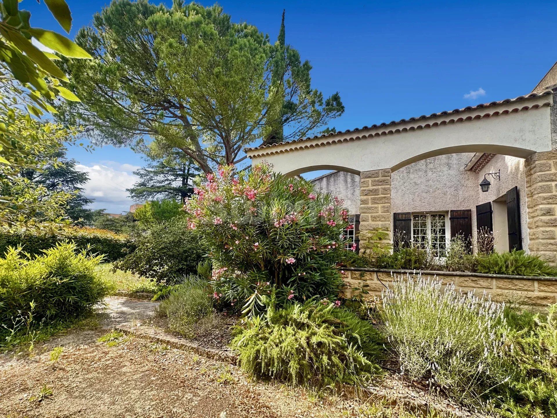 Haus im Pierrelatte, Auvergne-Rhône-Alpes 12832799