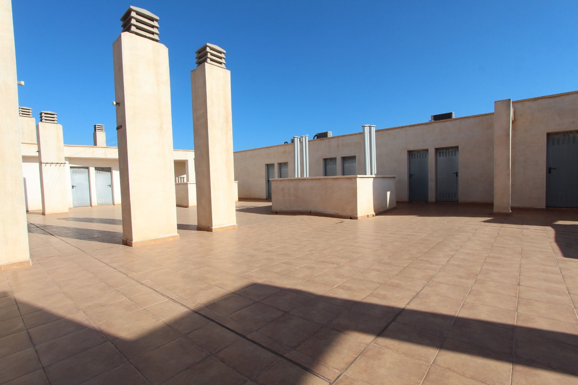 Condominium in Guardamar del Segura, Valencian Community 12833111